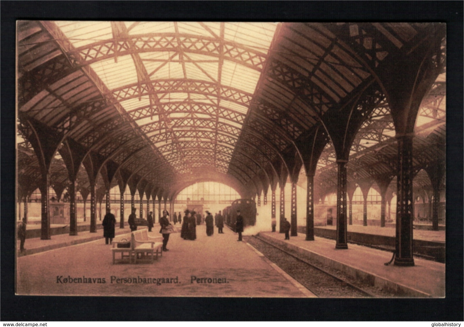 DE1954 - DENMARK - KØBENHAVN PERSONBANEGAARD, PERRONEN - RAILWAY STATION - Dinamarca