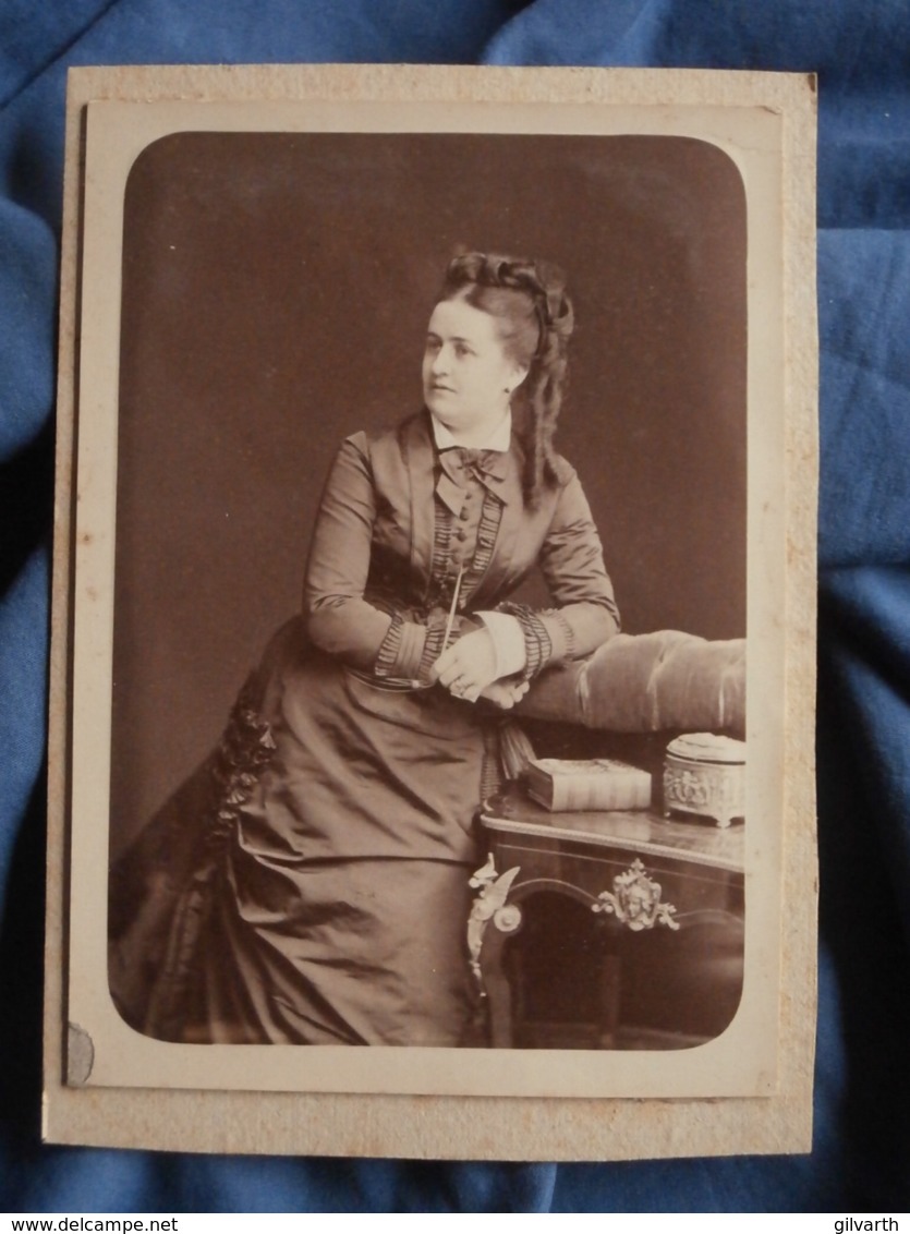 Photo Format Cabinet  Virginie Renaut Née Julienne Mariée En 1876 Avec Auguste  CA  1875-80 - L425 - Anciennes (Av. 1900)