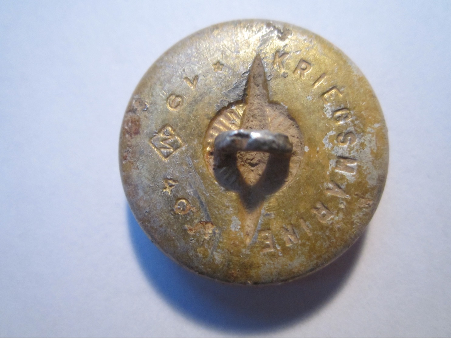 --1 BOUTON MARINE DE GUERRE ALLEMANDE - DATE-1940 - KRIEGSMARINE---RARE---(( BOUTON DE DÉTECTION )) - Boutons