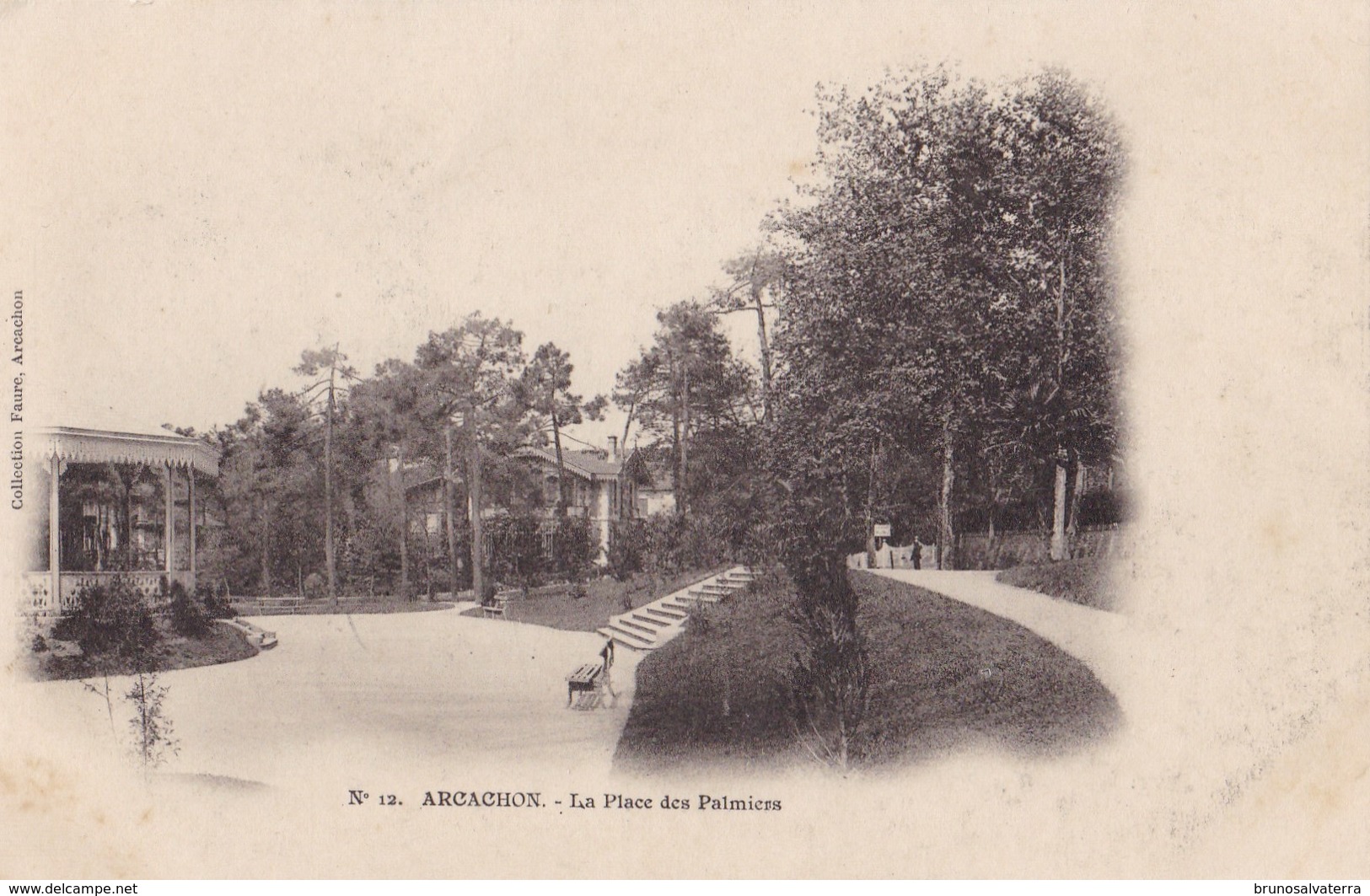 ARCACHON - La Place Des Palmiers - Arcachon