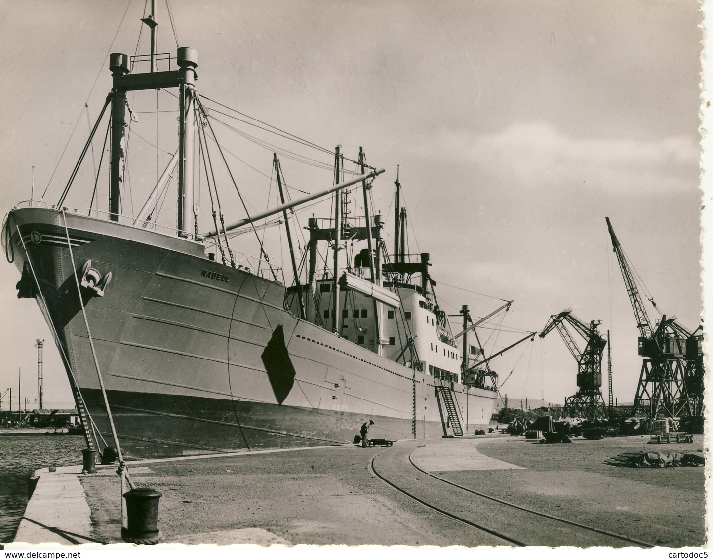 Sète (Hérault) Cargo Chargeant Au Quai Du Bassin De La Compagnie Du Midi   Cpsm Format 10-13 - Sete (Cette)