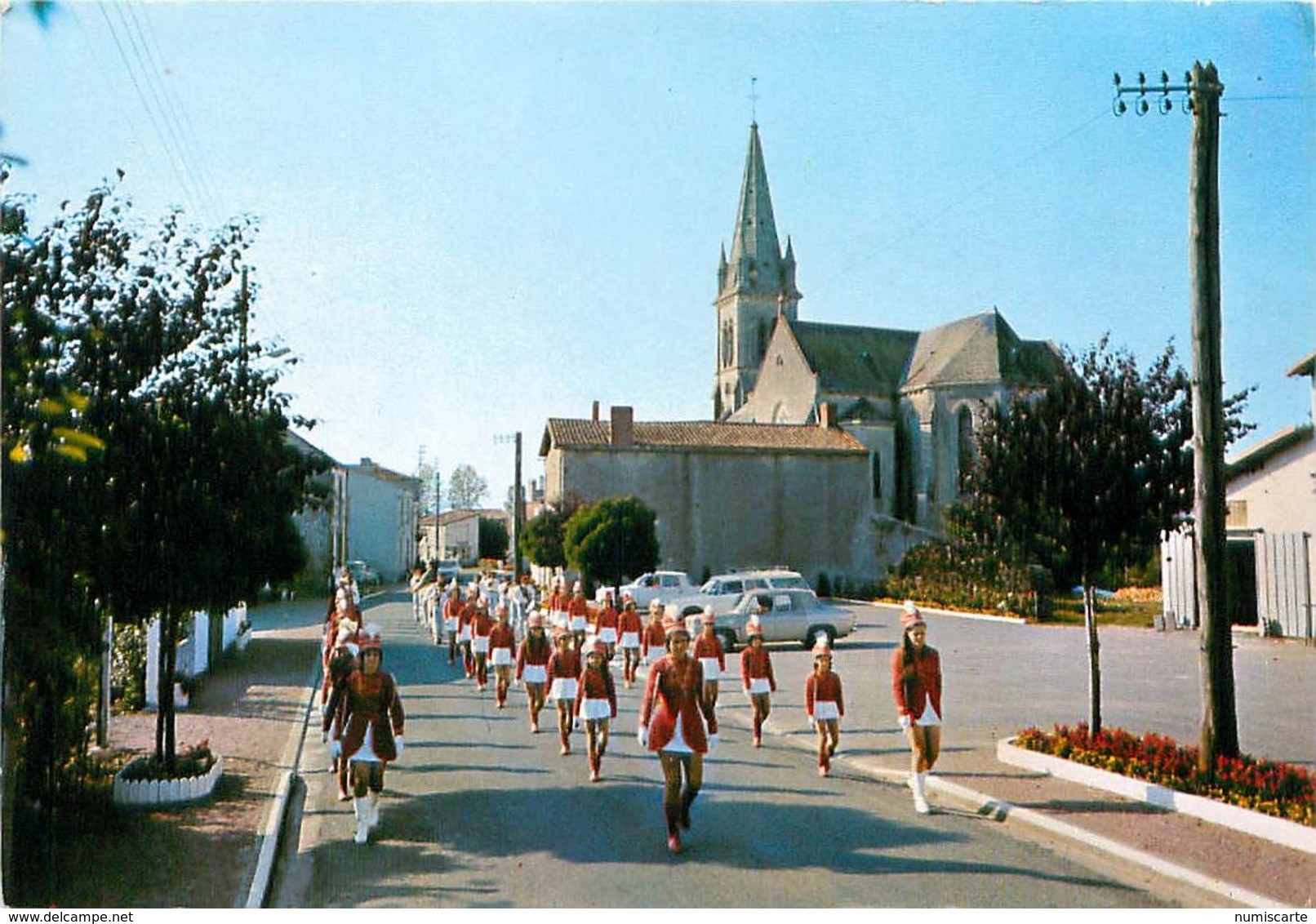 Cpm BOULOGNE 85 - 4e Prix National Des Villages Fleuris 1972 - Défilé Des Majorettes Et De La Musique - Autres & Non Classés