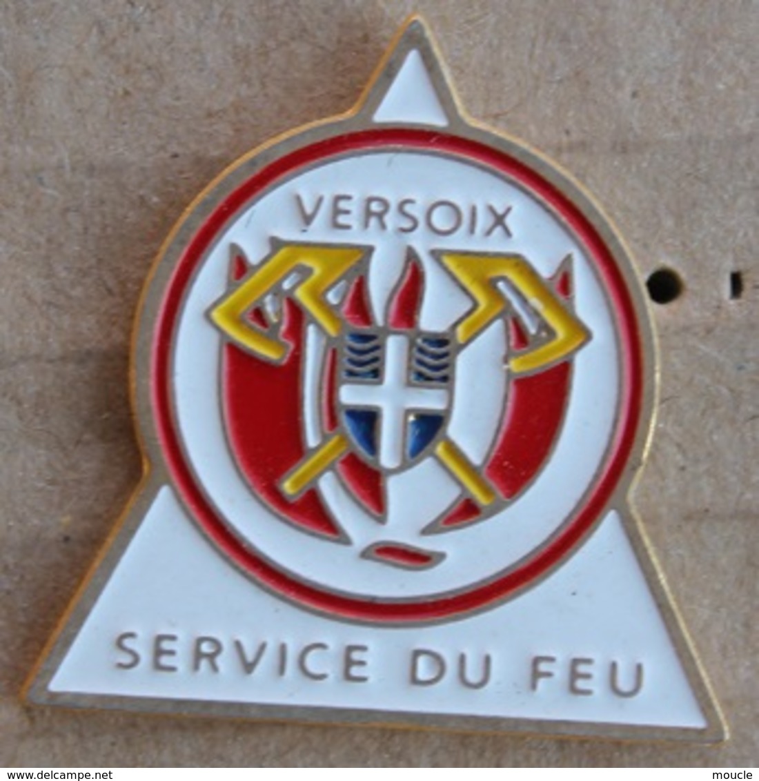 SAPEURS POMPIERS  VERSOIX - GENEVE - SUISSE - ARMOIRIE - HACHES -  SERVICE DU FEU   -     (ROUGE) - Firemen