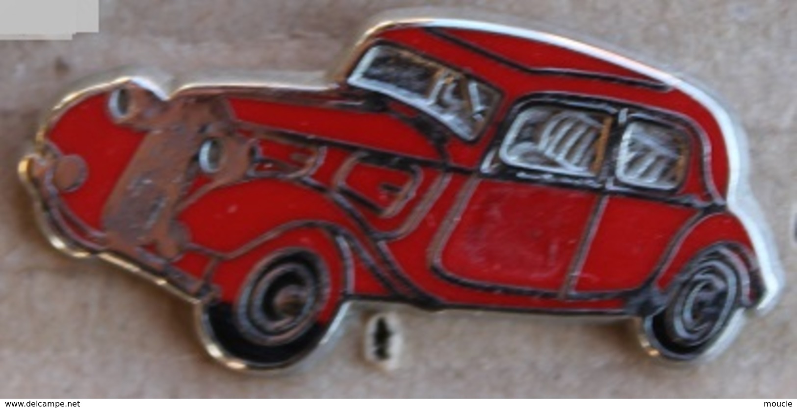 VIEILLE CITROËN ROUGE - VOITURE ANCIENNE - GUERRE 39/45   -     (21) - Citroën