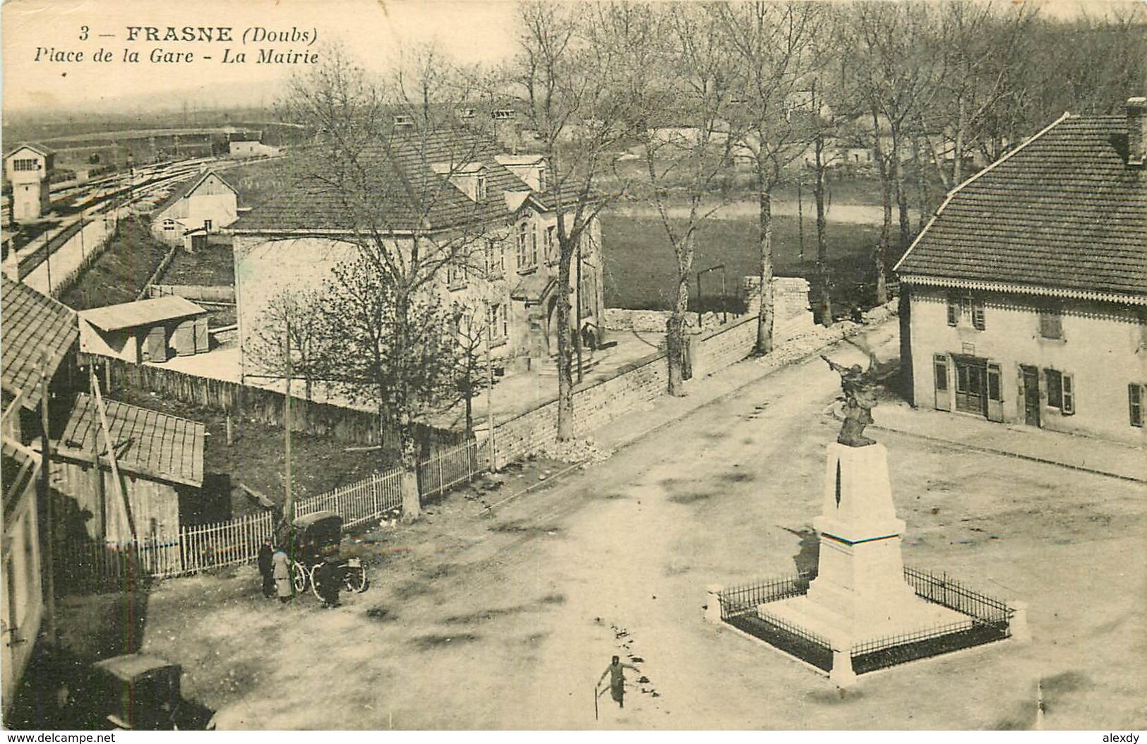 WW 25 FRASNE. Mairie Place De La Gare - Autres & Non Classés