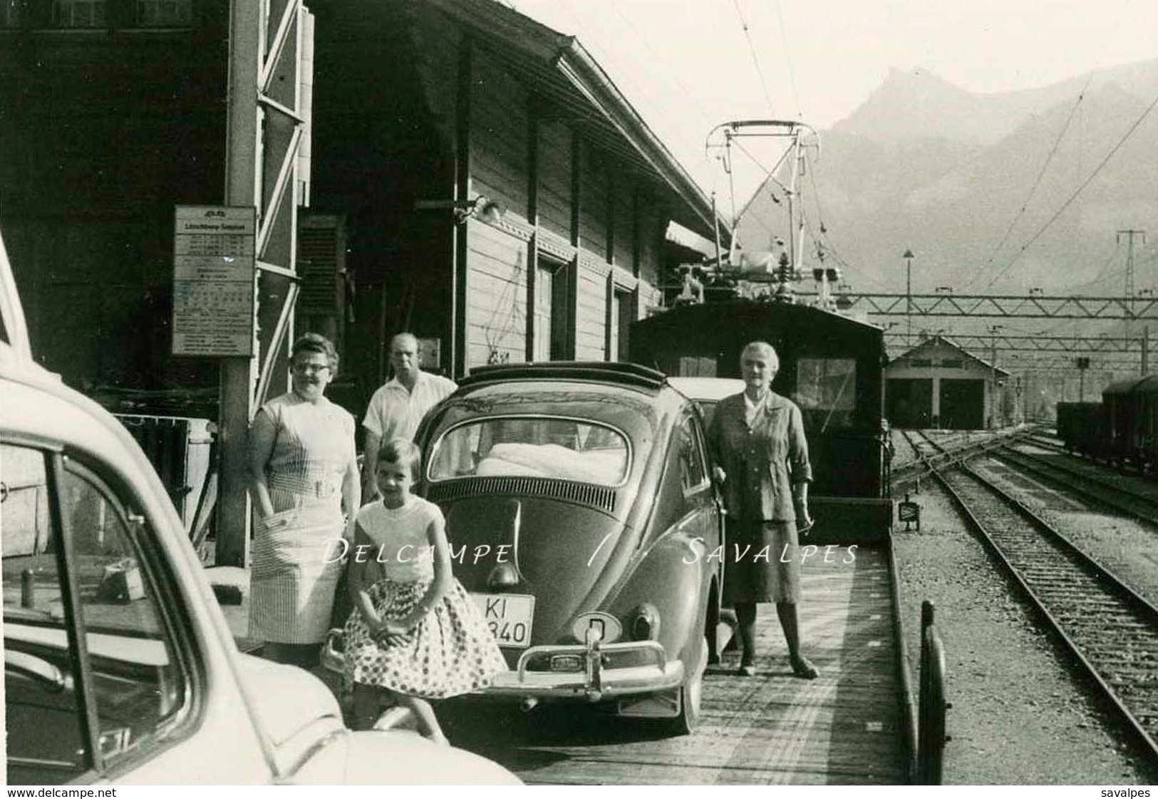 Suisse * Gare Kandersteg Train Lotschberg, Goppenstein, Brigue, Voiture VW * 2 Photos Originales 1959 - Voir Scans - Luoghi