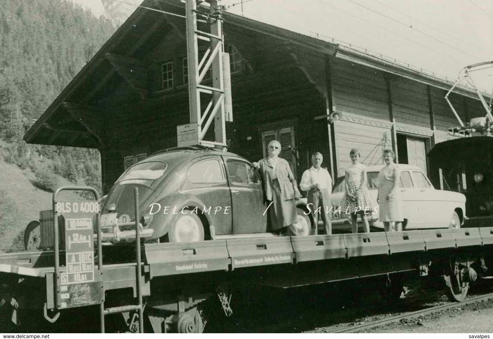 Suisse * Gare Kandersteg Train Lotschberg, Goppenstein, Brigue, Voiture VW * 2 Photos Originales 1959 - Voir Scans - Luoghi