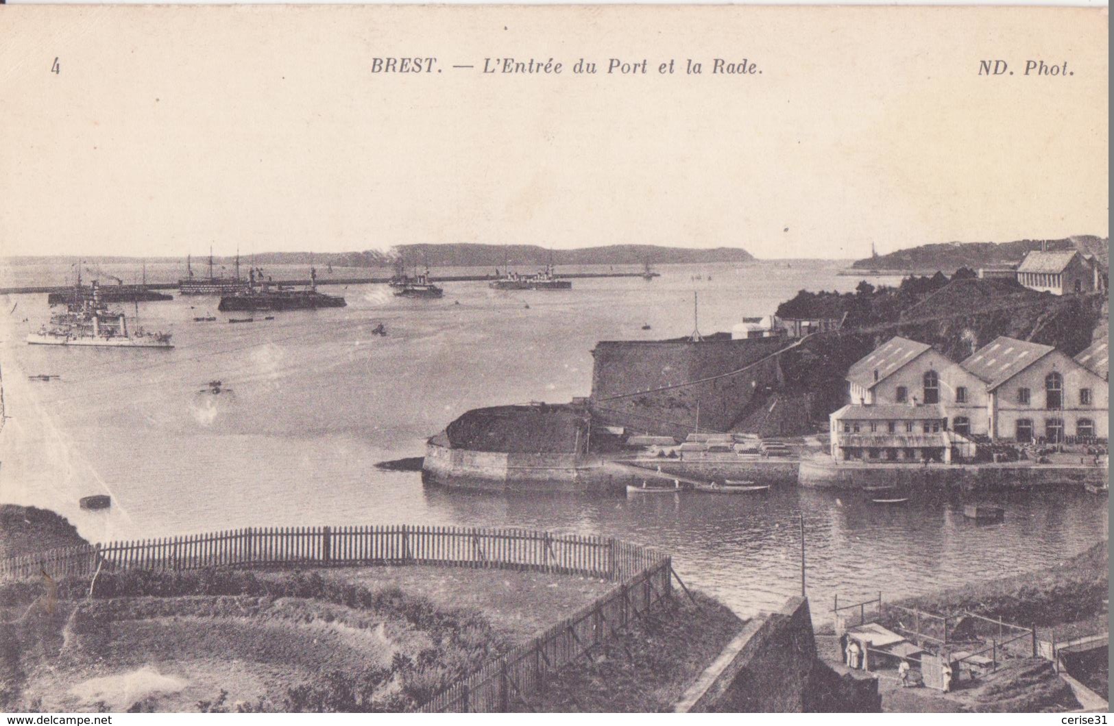 CPA - 4. BREST L'entrée Du Port Et La Rade - Brest