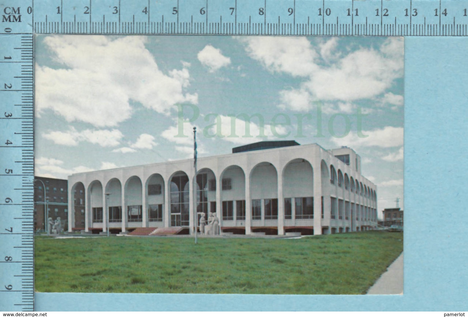 Saint-Hyacinthe  Quebec -Le Palais De Justice  - Carte Postale + Timbre A Servi En 1982 - St. Hyacinthe