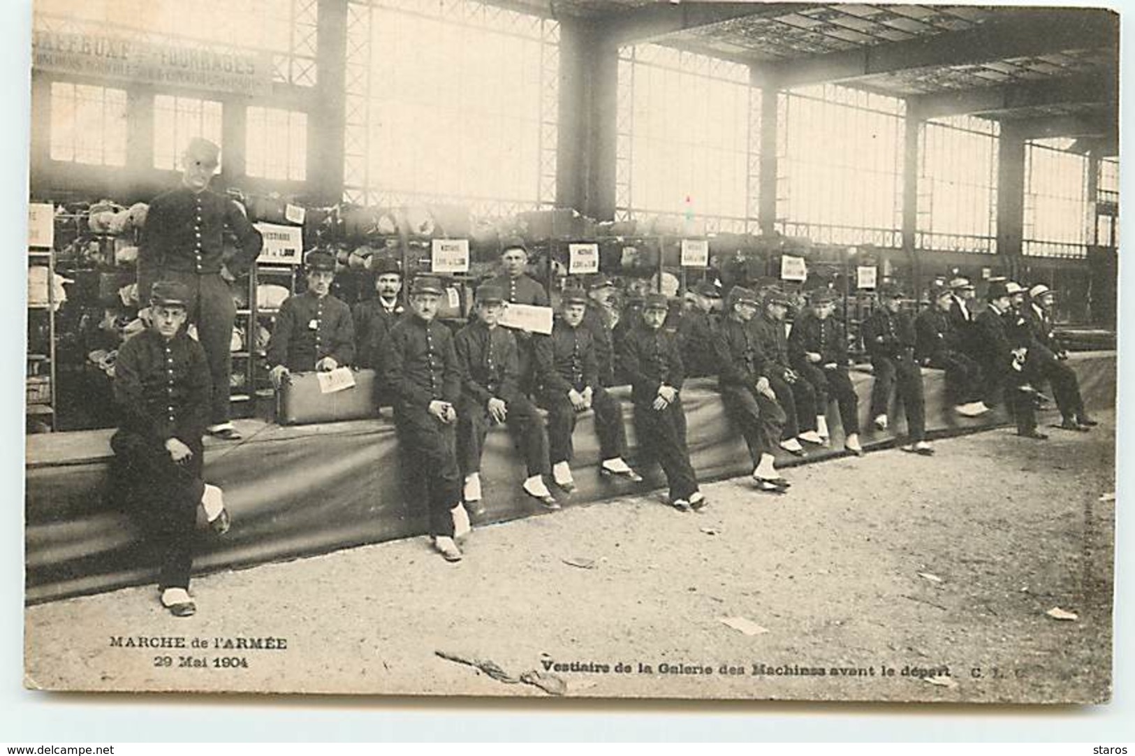 PARIS - Marche De L'Armée 29 Mai 1904 - Vestiaire De La Galerie Des Machines Avant Le Départ - Autres & Non Classés