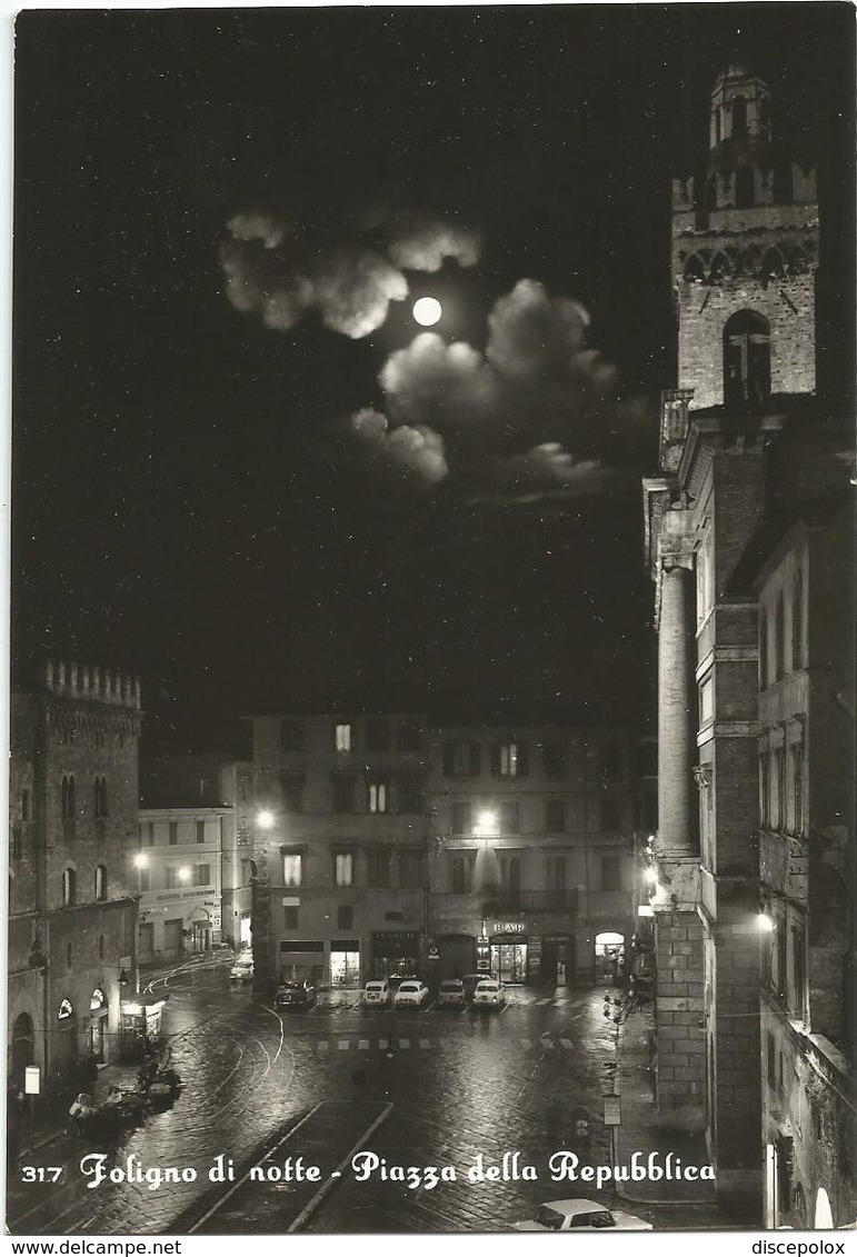 W1480 Foligno (Perugia) - Piazza Della Repubblica - Panorama Notturno Notte Night - Auto Cars Voitures / Viaggiata 1964 - Foligno