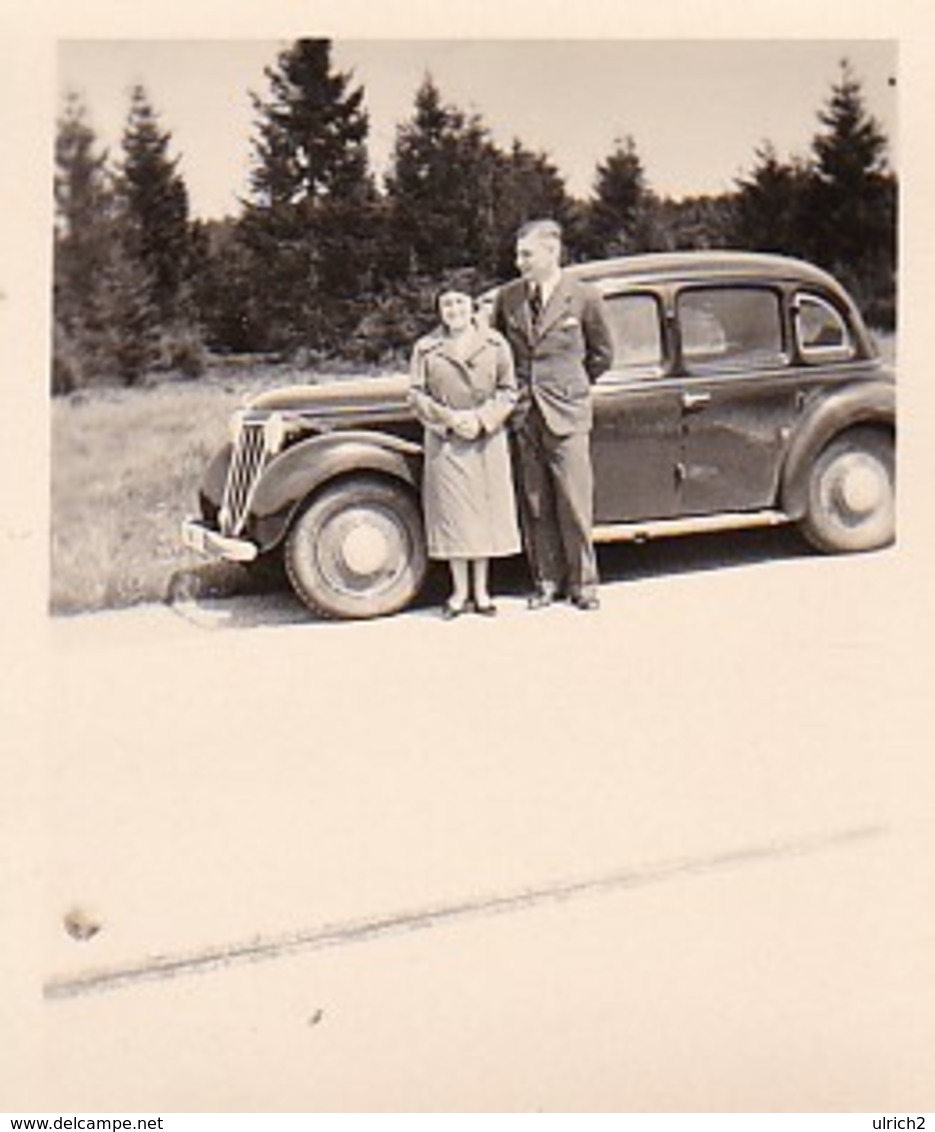 Foto Ehepaar Mit Auto - Ca. 1940/50 - 4*2,8cm (39807) - Coches