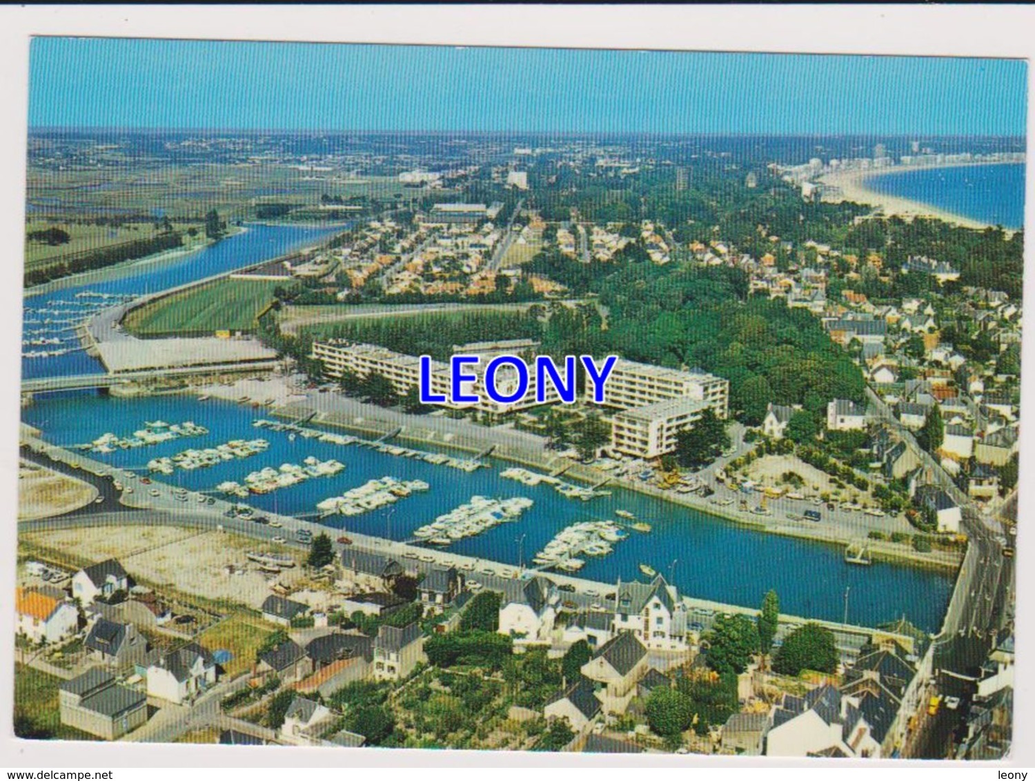 CPM De LA BAULE - LE POULIGUEN (44) - Le PORT Et L' IMMEUBLE  Des SALINIERES N° 12 - La Baule-Escoublac