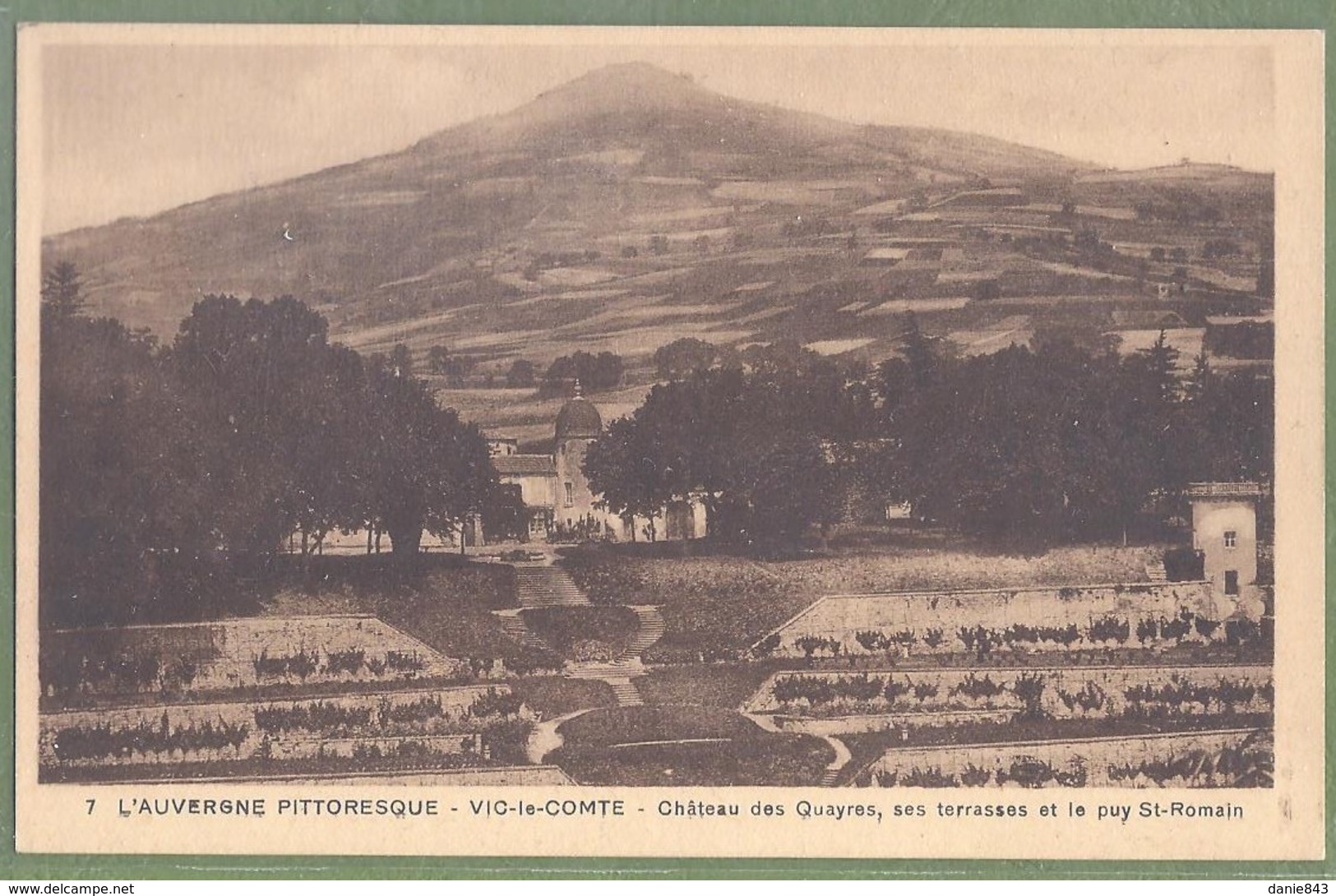 CPA - PUY DE DOME - VIC LE COMTE - CHATEAU DES QUAYRES, SES TERRASSES ET PUY SAINT ROMAIN - édition Bénac-Cheminat / 7 - Vic Le Comte