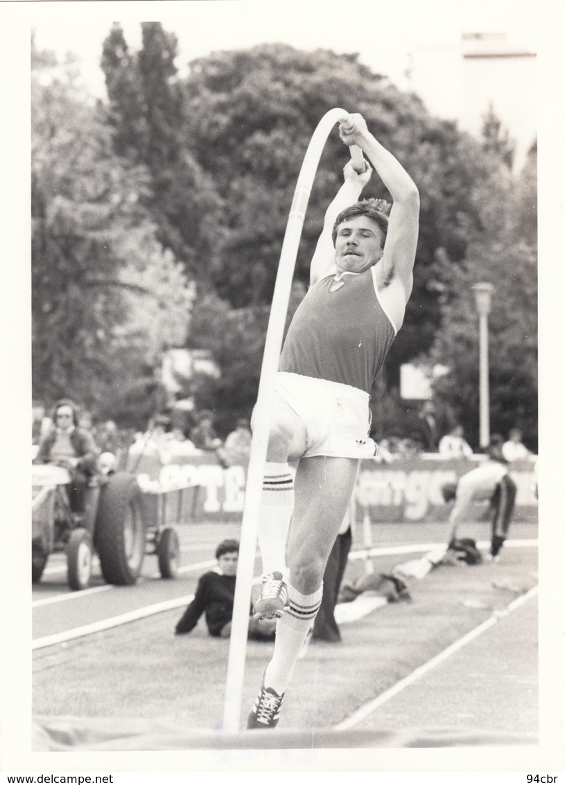 PHOTO ORIGINALE (18x24)SAINT DENIS Meeting Inter D Athletisme SERGEI BUBKA  URSS Champion Du Monde De Saut A La Perche - Sport