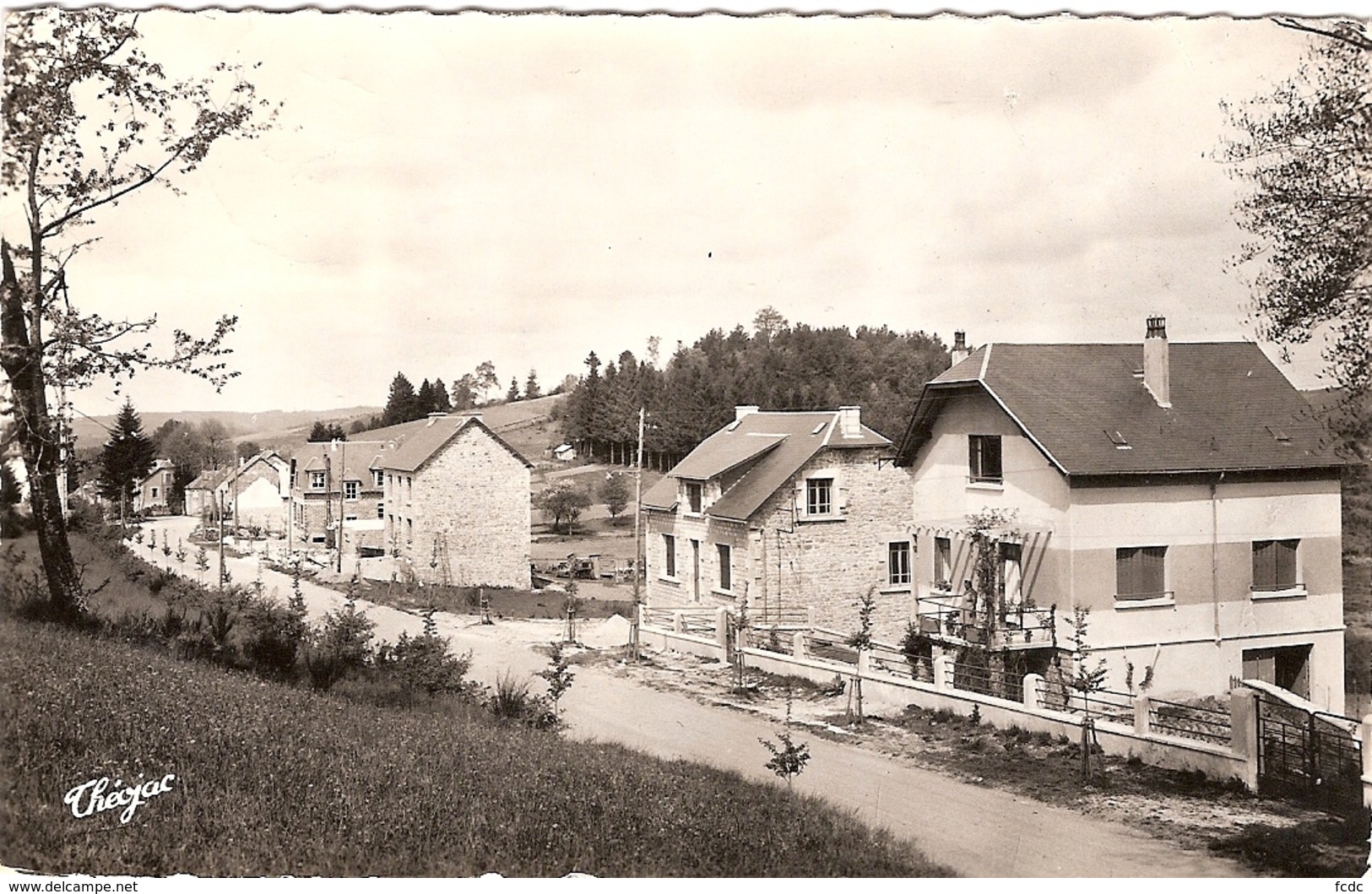 19 BUGEAT QUARTIER DE LA GENDARMERIE - Autres & Non Classés