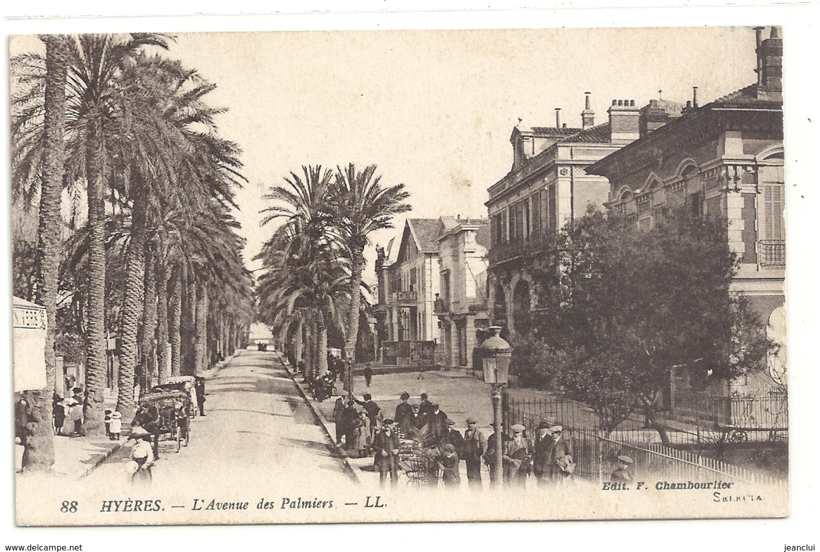 88. HYERES . L'AVENUE DES PALMIERS . CARTE TRES ANIMEE ECRITE AU VERSO LE 9 JUILLET 1922 - Hyeres