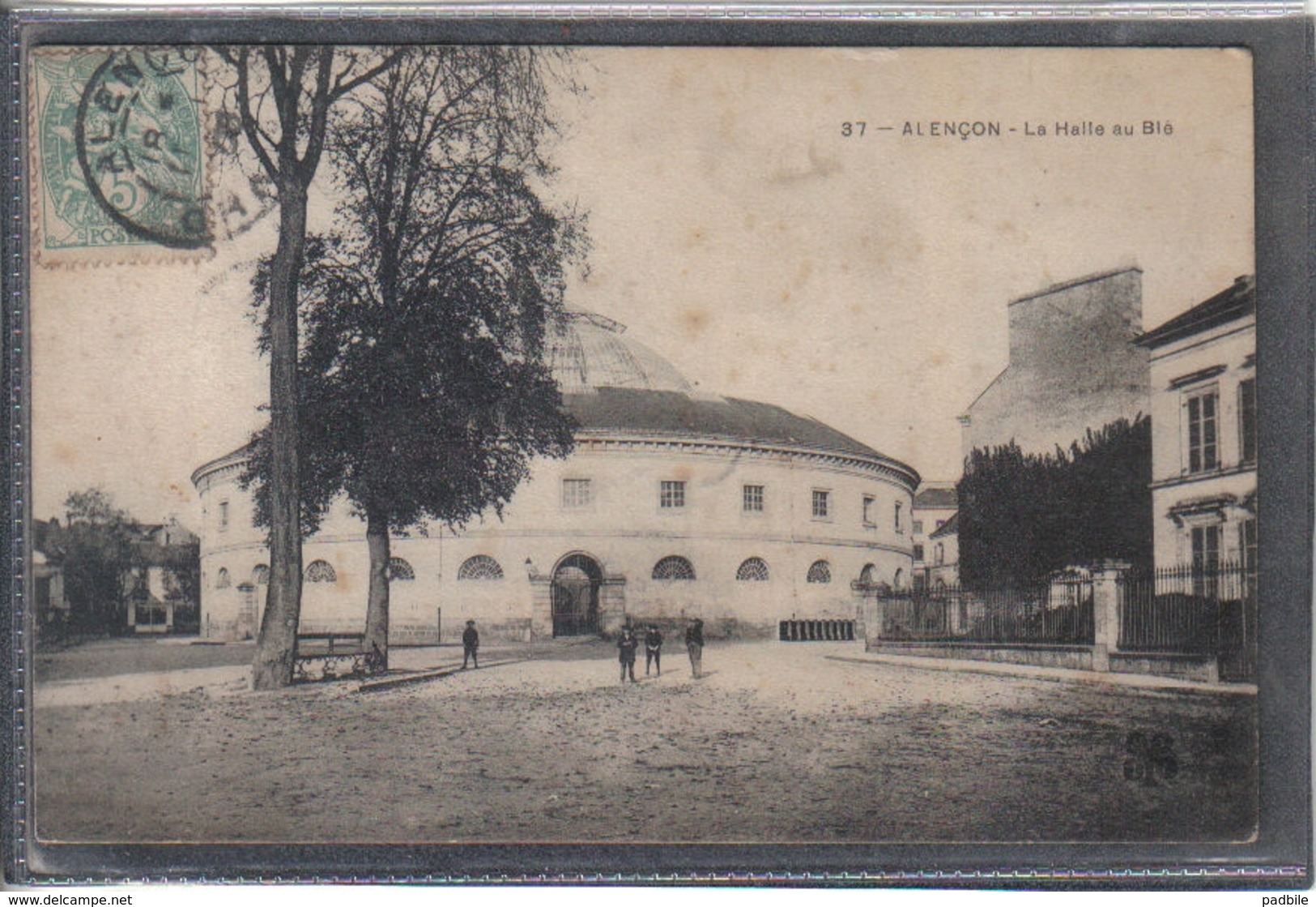 Carte Postale 61. Alençon La Hall Au Blé  Très Beau Plan - Alencon