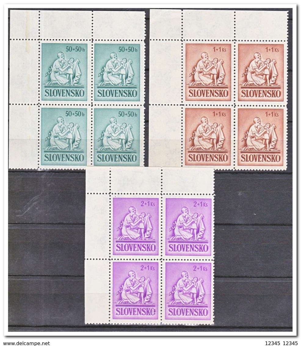 Slowakije 1941, Postfris MNH, Children Help ( Nice Corner Piece ) - Ungebraucht