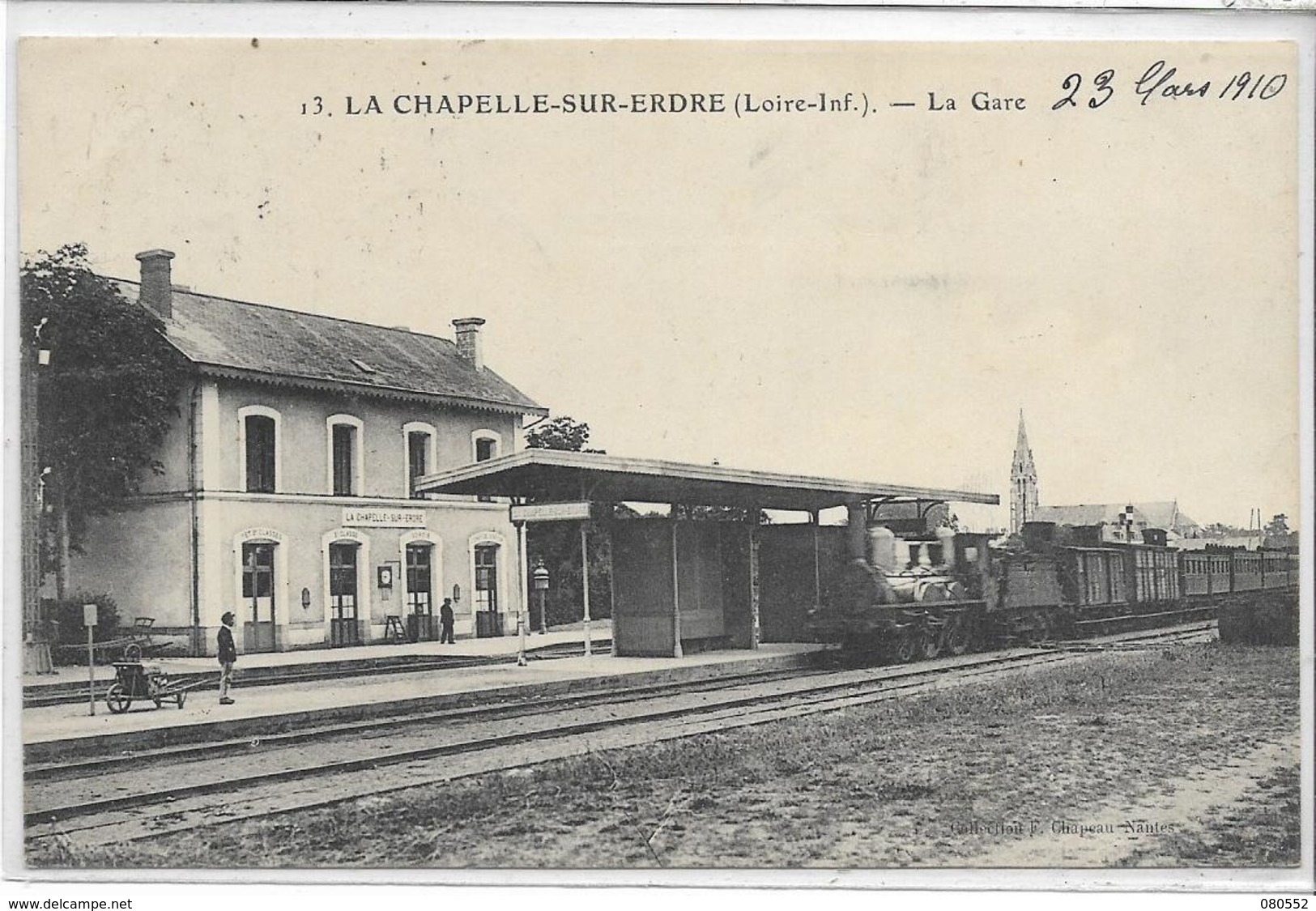 44 LA-CHAPELLE-SUR-ERDRE . La Gare Animée , édit : F Chapeau Nantes  , écrite En 1910  , état Extra - La Chapelle Basse-Mer