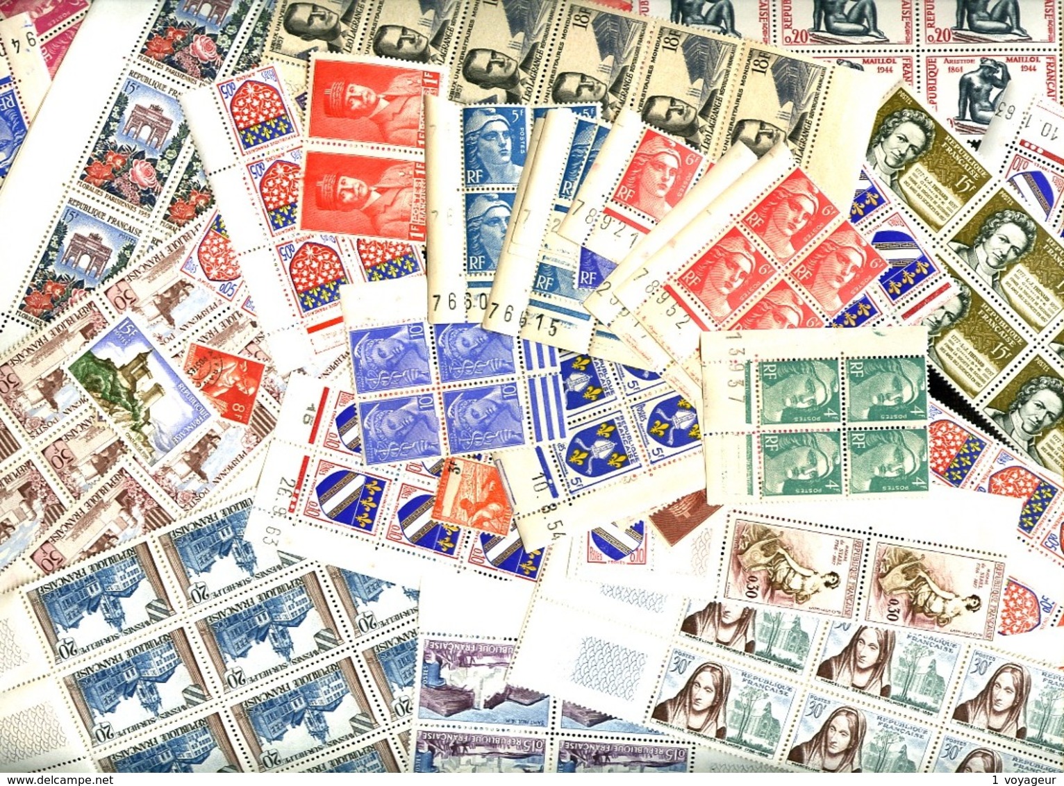 FRANCE - 300 Grammes De Timbres NEUFS - Isolés, Blocs Et Fragments De Feuilles - Ttes époques - Ts états - Nombreux N**. - Vrac (min 1000 Timbres)