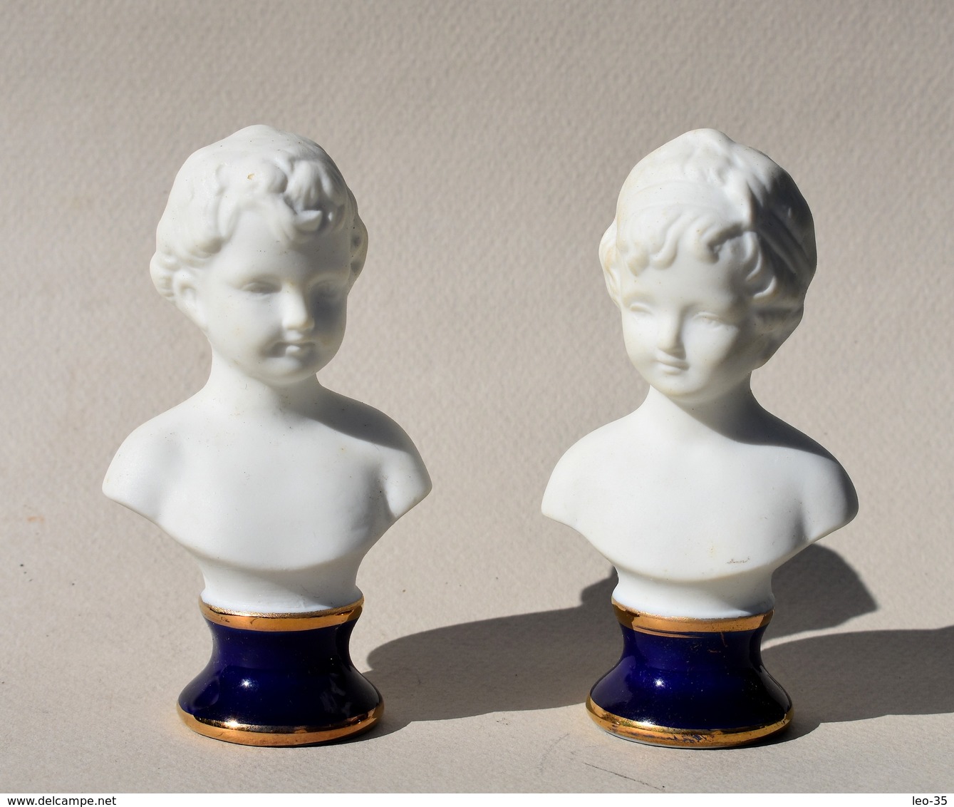 Lot De 2 Petits Bustes D'enfants En Porcelaine Et Biscuit – 9.5 Cm - Autres & Non Classés