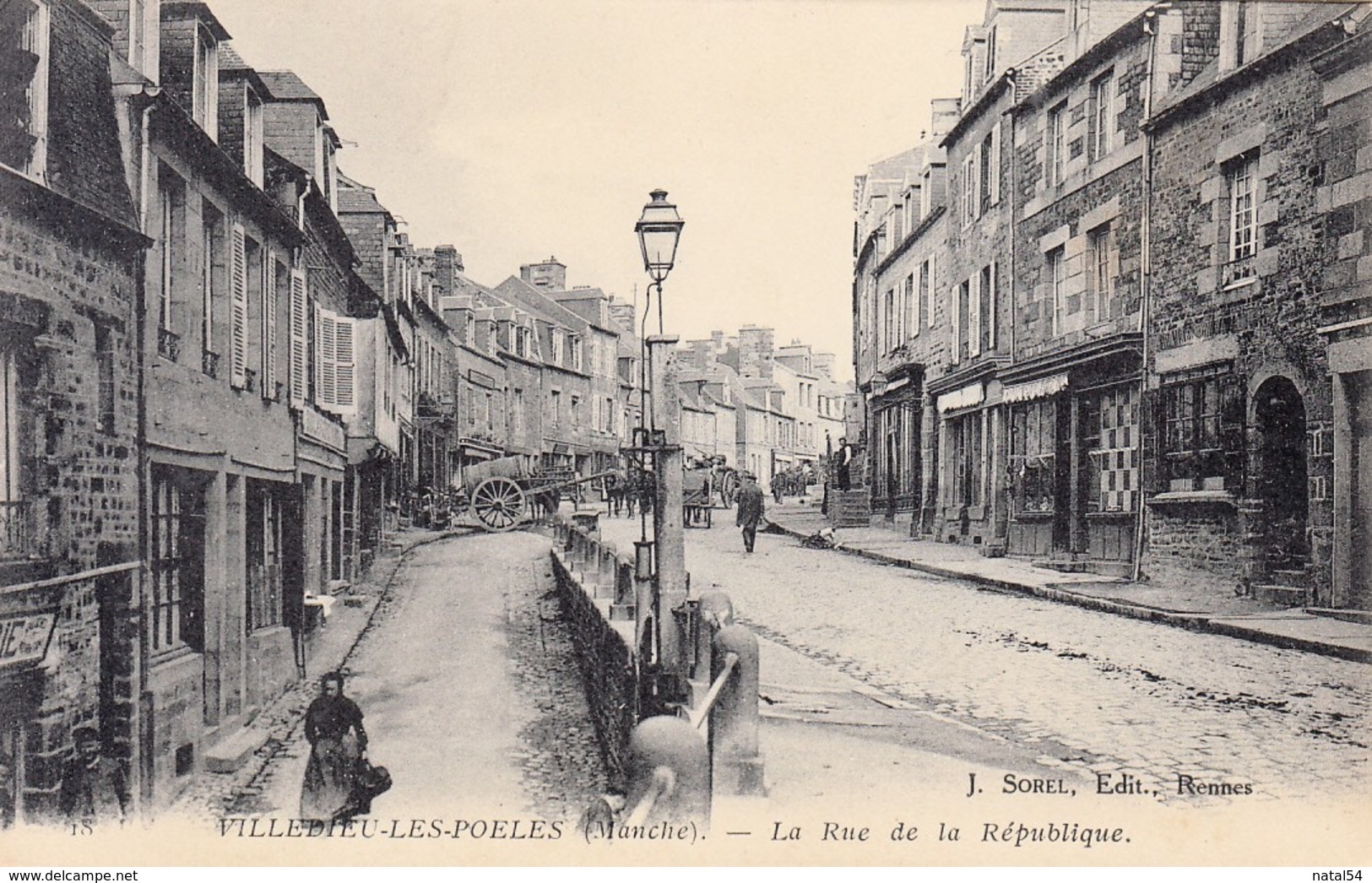 50 - Villedieu Les Poeles : La Rue De La République - CPA écrite - Villedieu