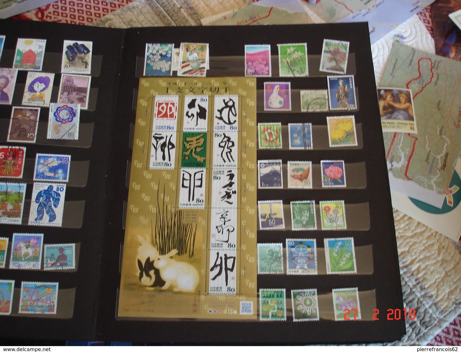 ALBUM RENFERMANT COLLECTION DE TIMBRES OBLITERES DU JAPON