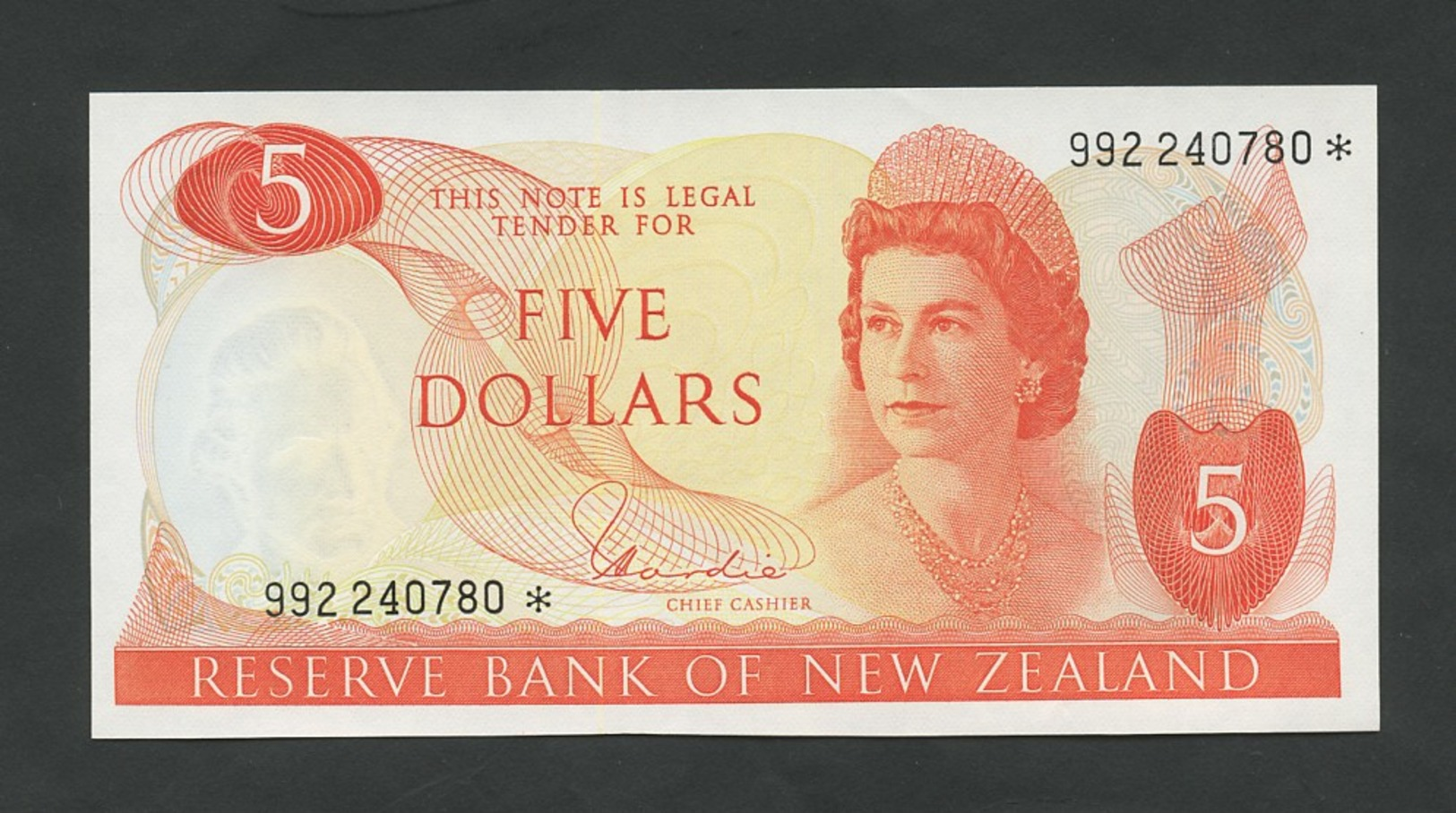 NEW ZEALAND QEII $5 1977-81 Star Replacement P165d Uncirculated  Banknotes - New Zealand