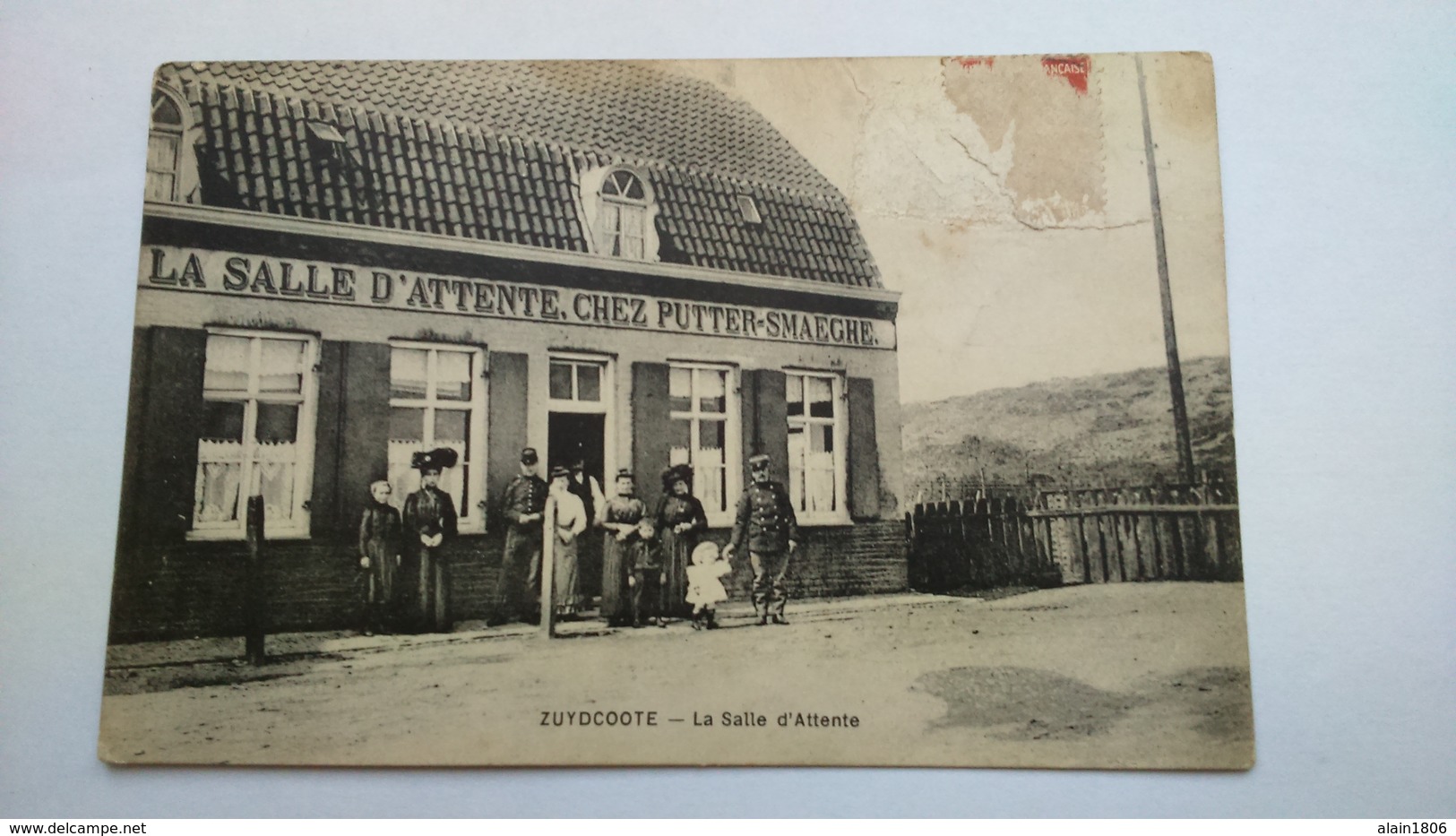 Carte Postale(M9 ) Ancienne De Zuydcoote , La Salle D Attente (angle Doit Haut Abimé) - Autres & Non Classés