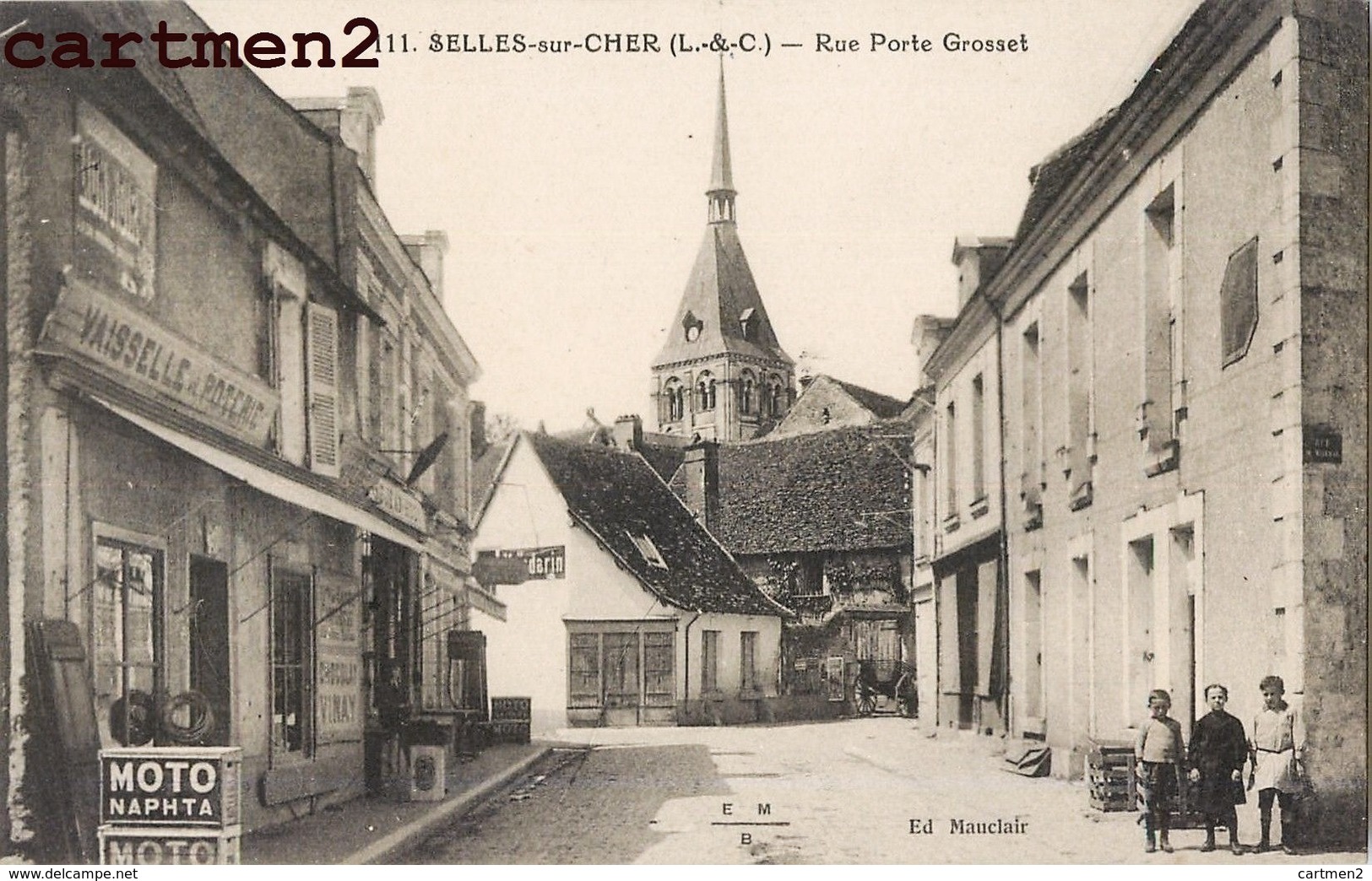 SELLES-SUR-CHER RUE PORTE GROSSET DEVANTURE VAISSELLE ET POTERIE MOTO NAPHTA 41 LOIR-ET-CHER - Selles Sur Cher