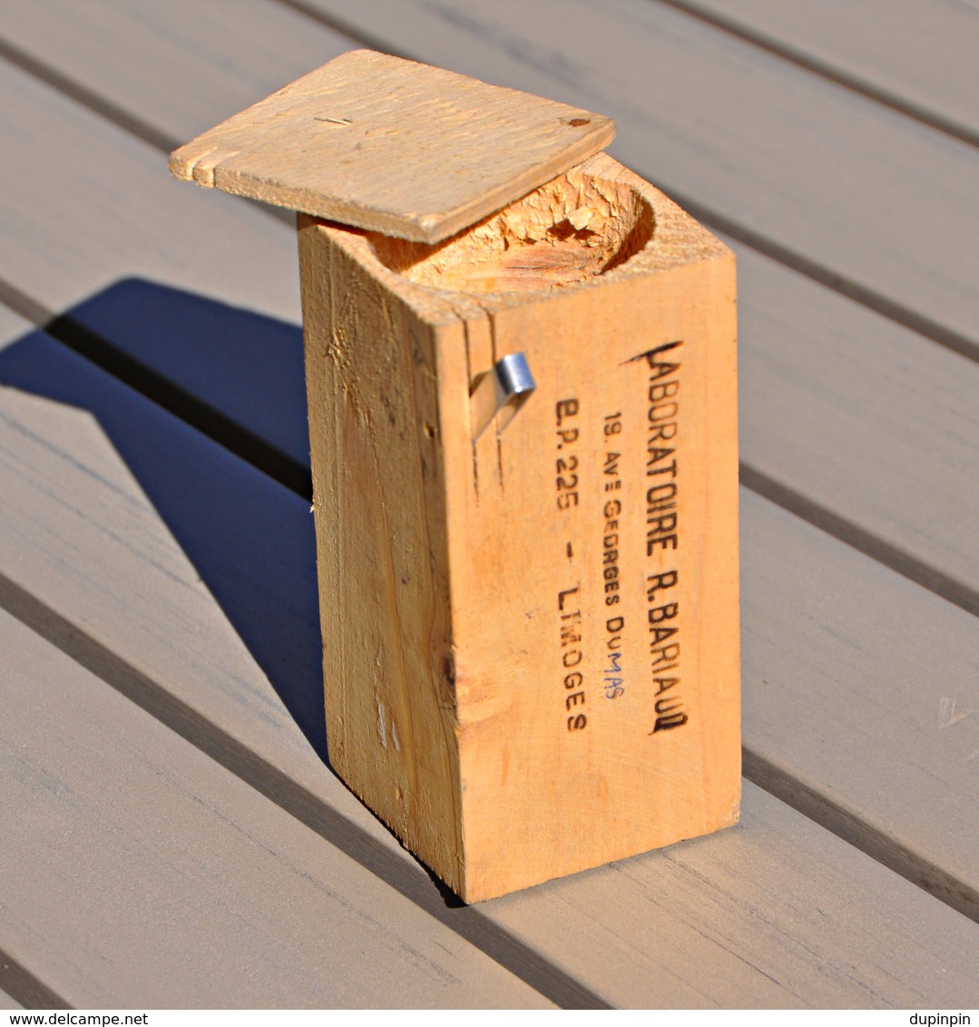 Boite En Bois Du Laboratoire R. Bariaud à Limoges - Boxes