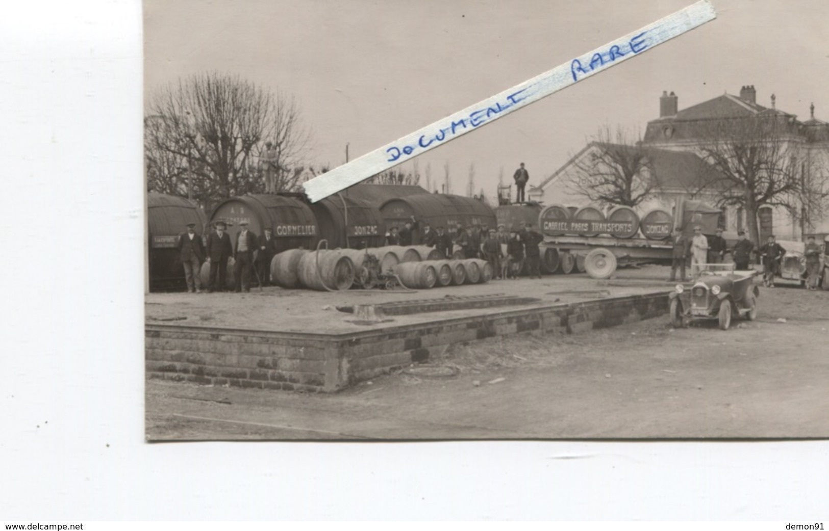 Très Belle Carte Photo - JONZAC - Marchand De Vin CORMELIER  - Wagons Près De La Gare - Chauffeurs - Camions - Jonzac