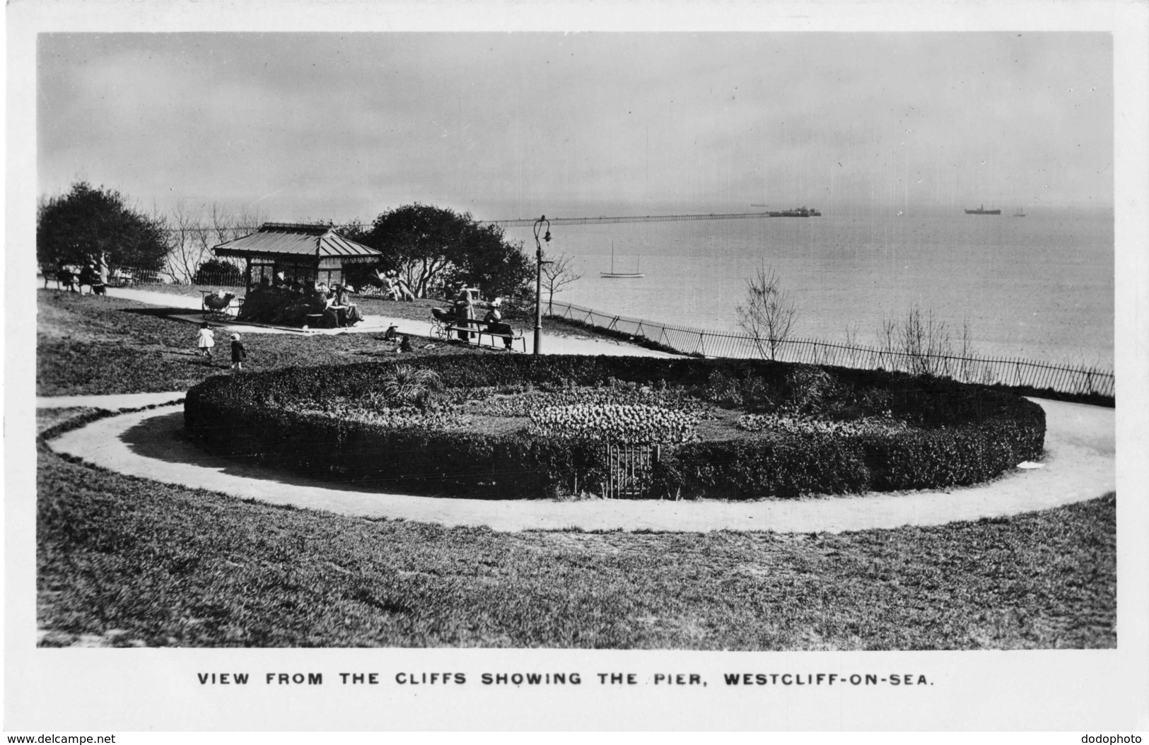 R174676 View From The Cliffs Showing The Pier. Westcliff On Sea. Boots Cash Chemists Real Photograph Series - Mondo