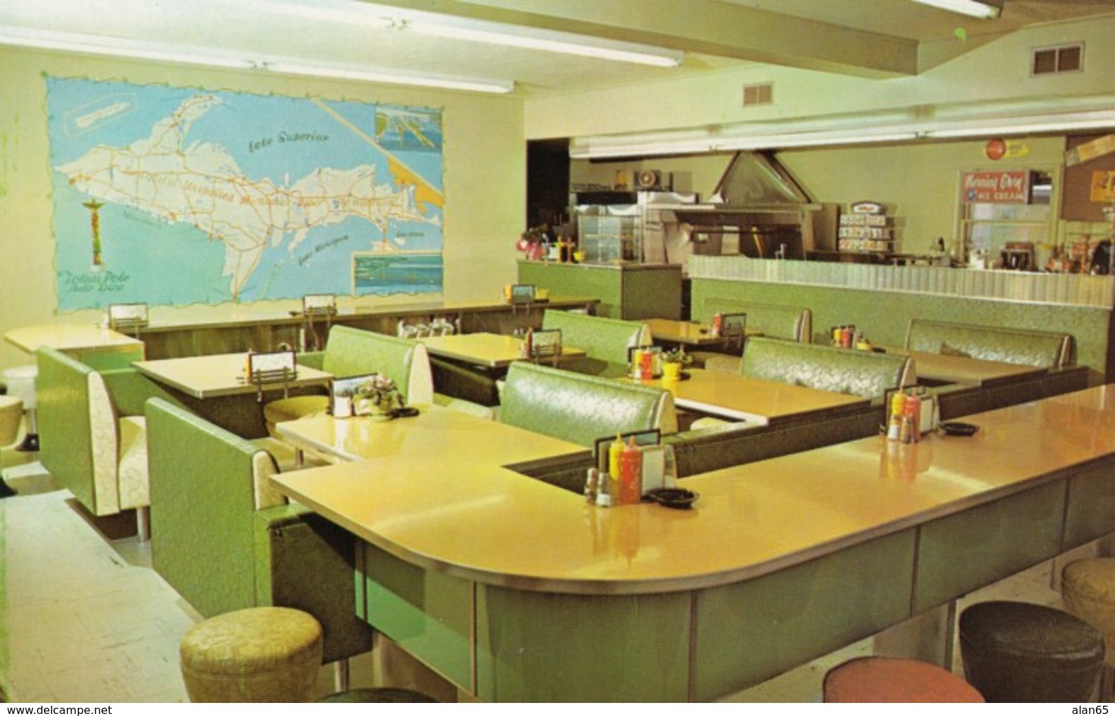 Ironwood Michigan, Totem Pole Restaurant Interior View, C1950s/60s Vintage Postcard - Other & Unclassified