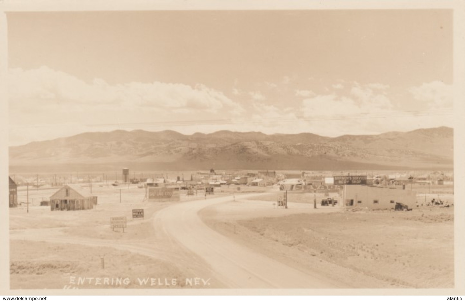 Wells Nevada, Gas Station On Right, Salt Lake City Sign, C1950s Vintage Real Photo Postcard - Andere & Zonder Classificatie