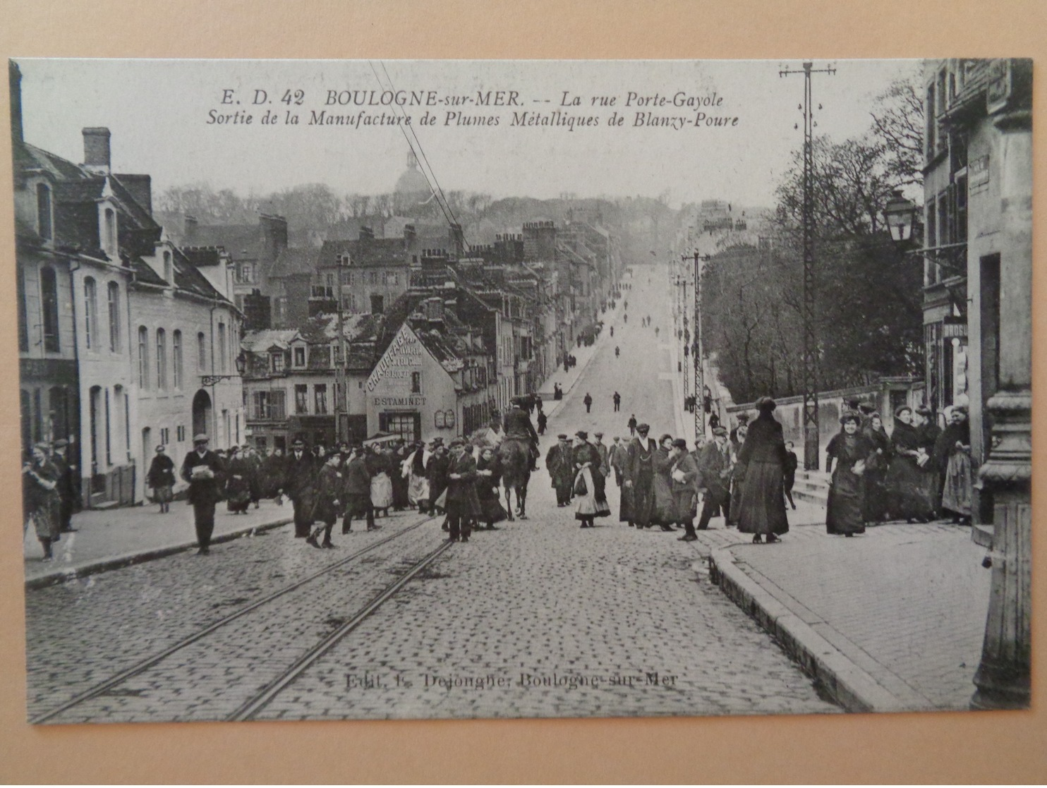 Boulogne Sur Mer - La Rue Porte Gayole- Sortie De Manufactures Des Plumes Métalliques De Blanzy-Poure - Autres & Non Classés