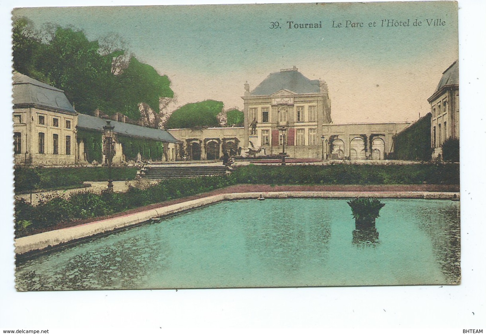 Tournai Le Parc Et L'Hôtel De Ville - Tournai