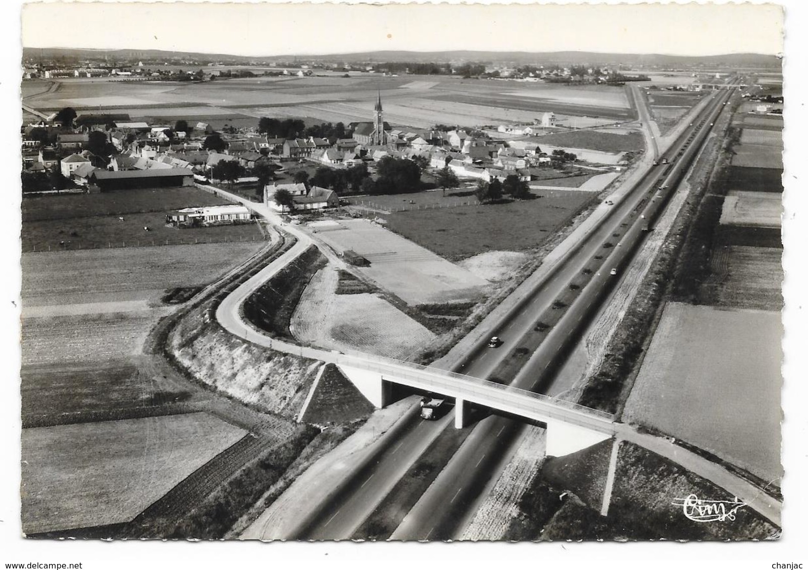 Cpsm: 59 VENDEVILLE  (ar. Lille) L'Autoroute - Le Village - Vue Aérienne 1967   CIM  N° 268.62 A - Autres & Non Classés