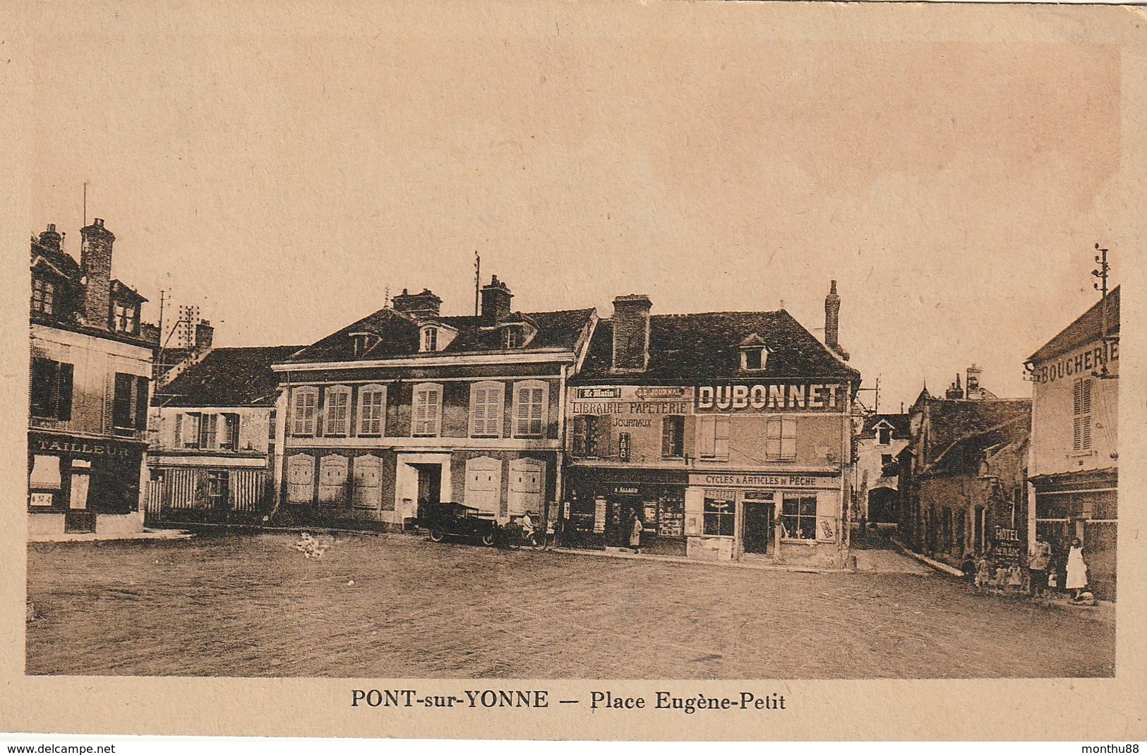 CPA 89 (Yonne) PONT SUR YONNE / LA PLACE EUGENE PETIT / ANIMEE - Pont Sur Yonne