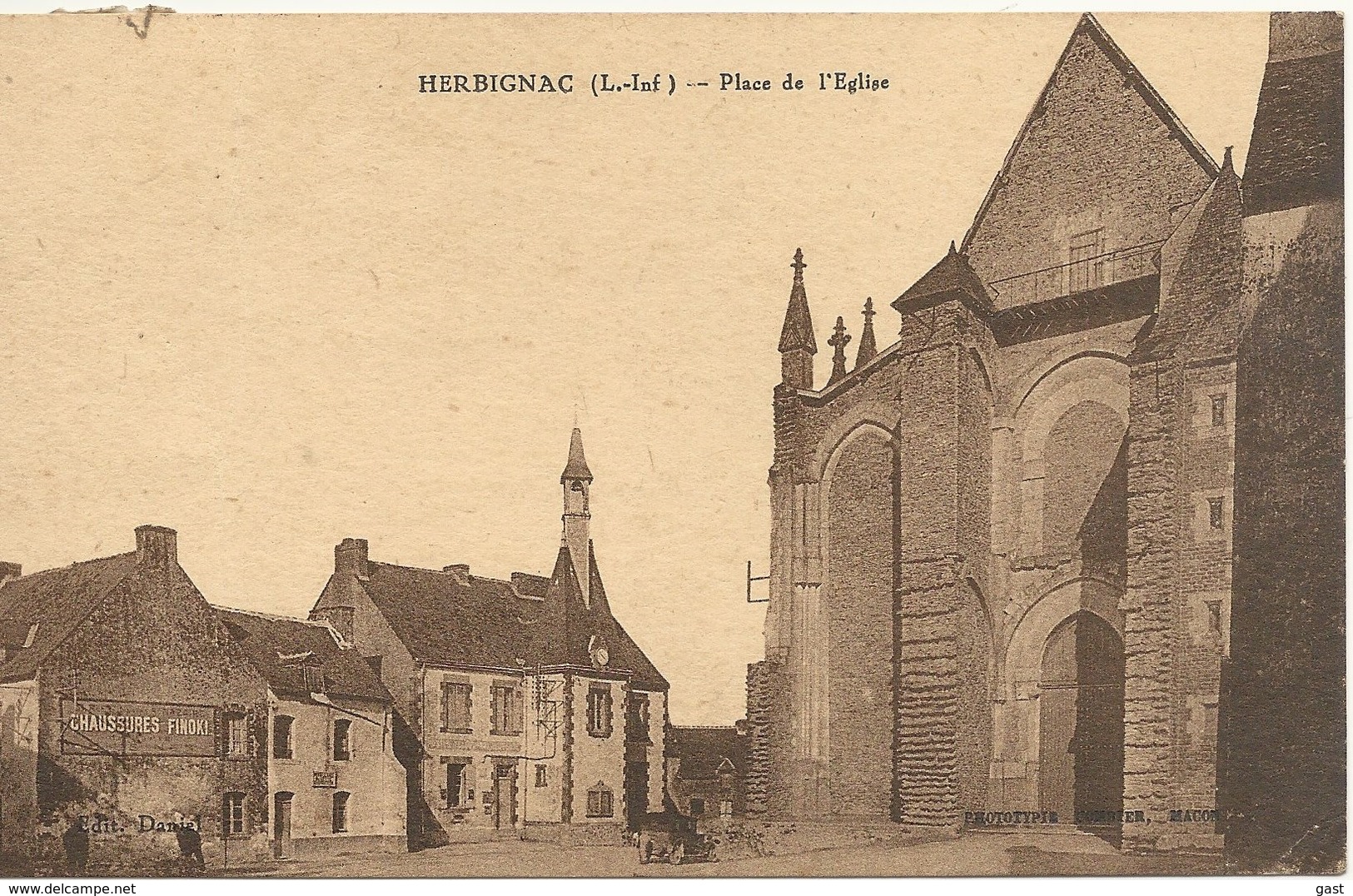 44  HERBIGNAC    PLACE  DE  L  EGLISE - Herbignac