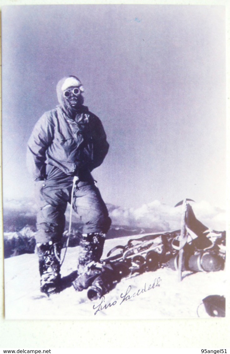 LINO LACEDELLI IN VETTA AL K2 31 LUGLIO 1954 CON FIRMA DI LACEDELLI AL RETRO - Alpinisme