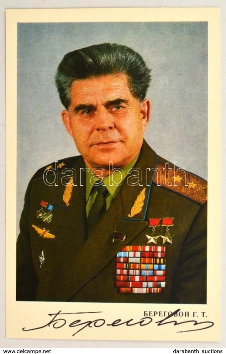 Georgij Beregovoj (1921-1995) Szovjet űrhajós Aláírása őt Magát ábrázoló Fotón /
Signature Of Georgiy Beregovoy (1921-19 - Autres & Non Classés