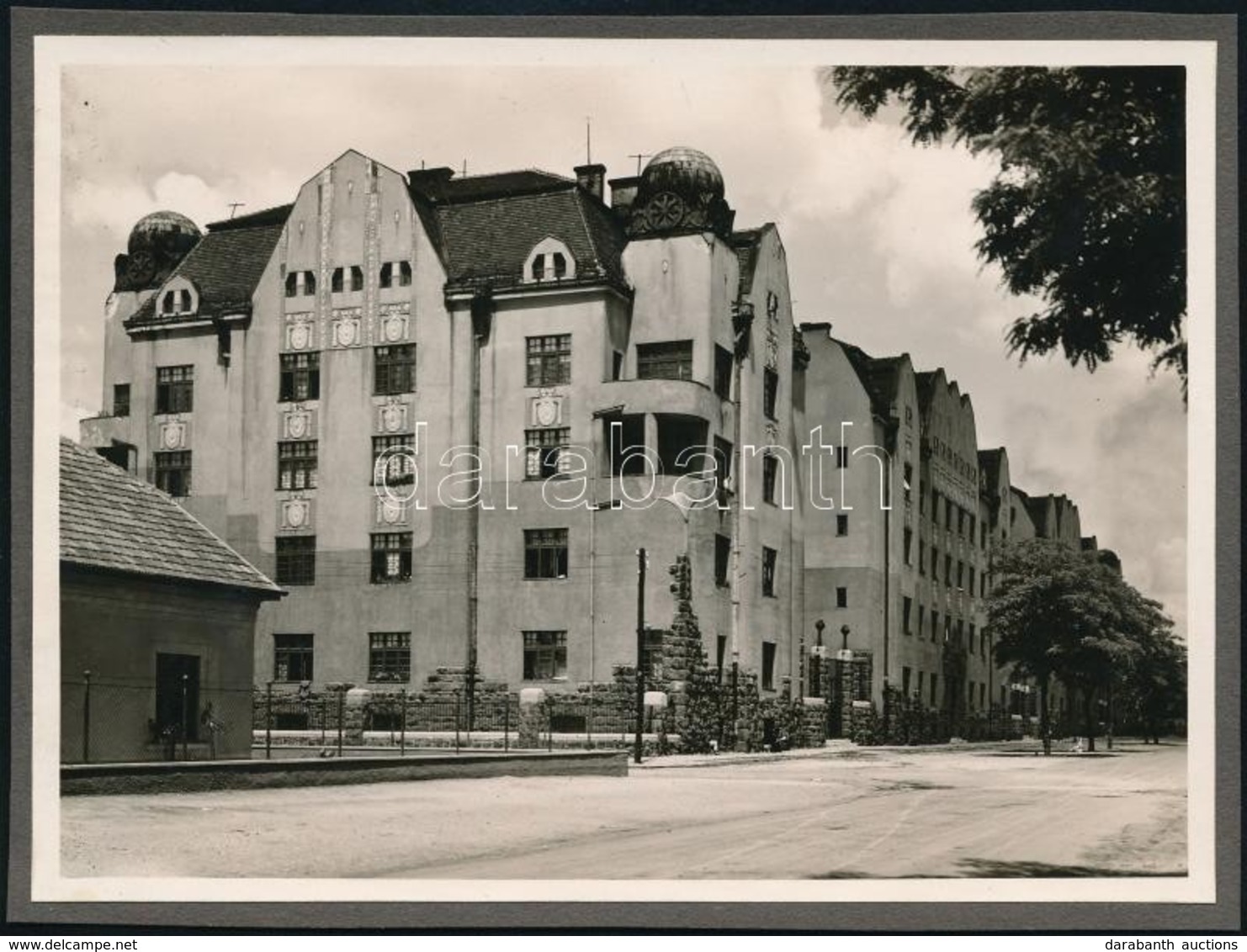 Cca 1920-1930 Budapest XIII., MÁV Tisztviselő Ház, Tervezte: Jeney Ernő, Albumlapra Ragasztott Fotó, 12×17 Cm - Other & Unclassified