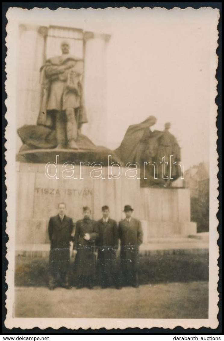 1935 Tisza István Szobor Előtt, Fotó, 9×6 Cm - Andere & Zonder Classificatie