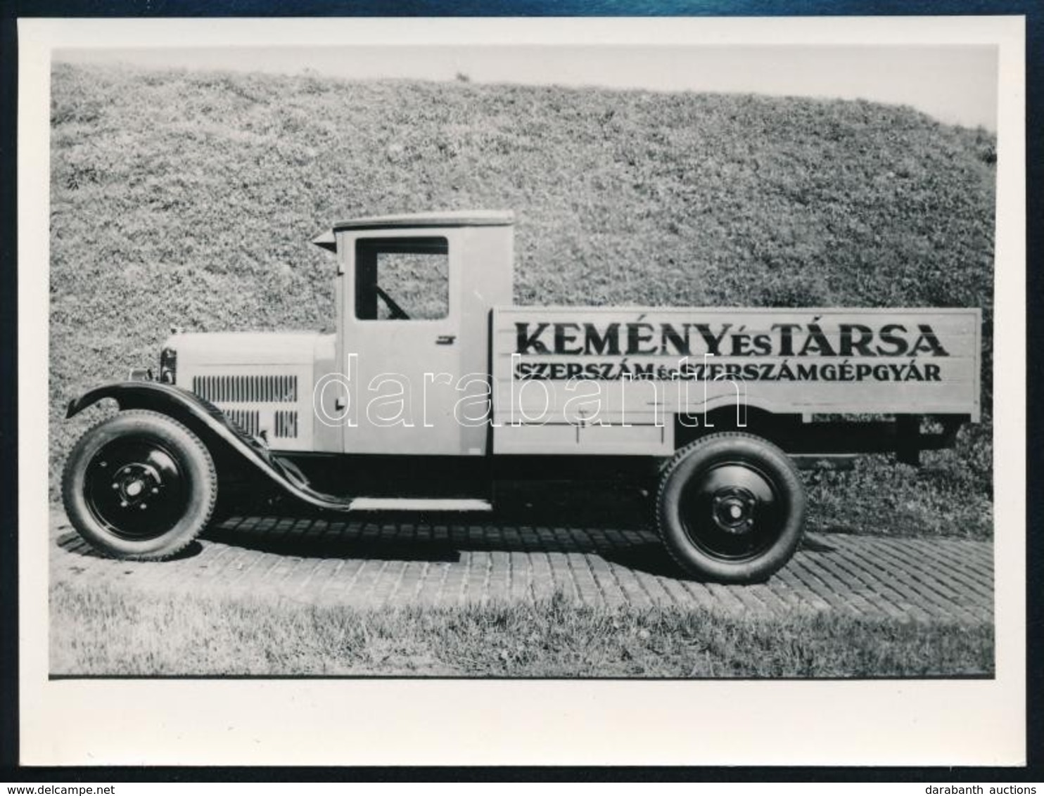 Cca 1920-1930 Budapest, A Kemény és Társa Szerszám és Szerszámgépgyárának Teherautója, Későbbi Előhívás, 9x12 Cm - Autres & Non Classés