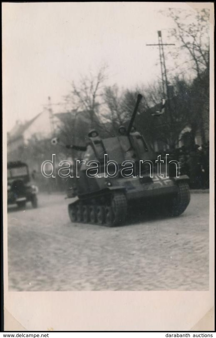 Cca 1943 Jászberény Katonai Felvonulás Német Harckocsival 9x14 Cm - Other & Unclassified