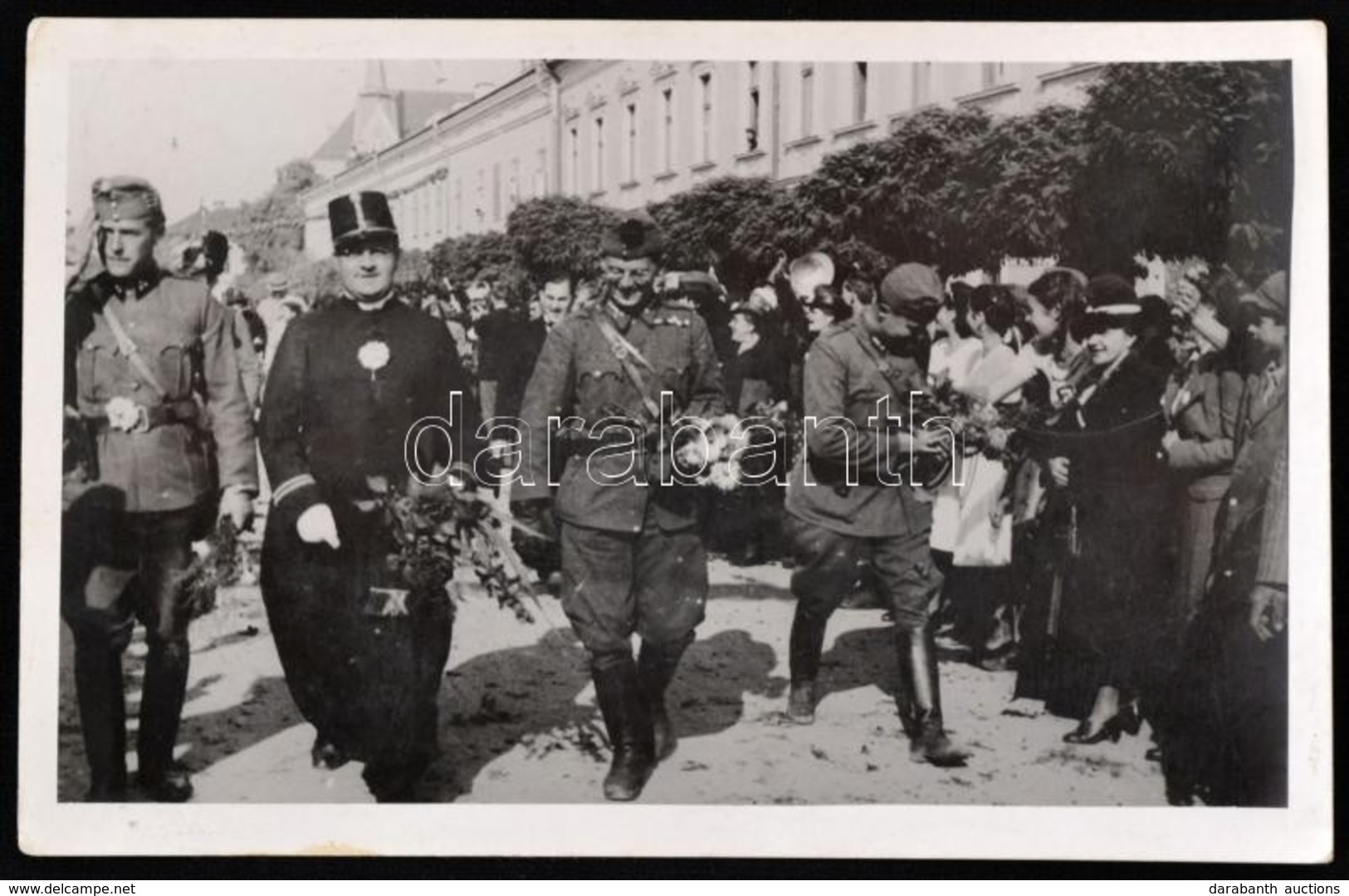 1940 Máramarossziget Magyar Katonák Bevonulás Az ünneplő Tömeggel 9x14 Cm - Autres & Non Classés