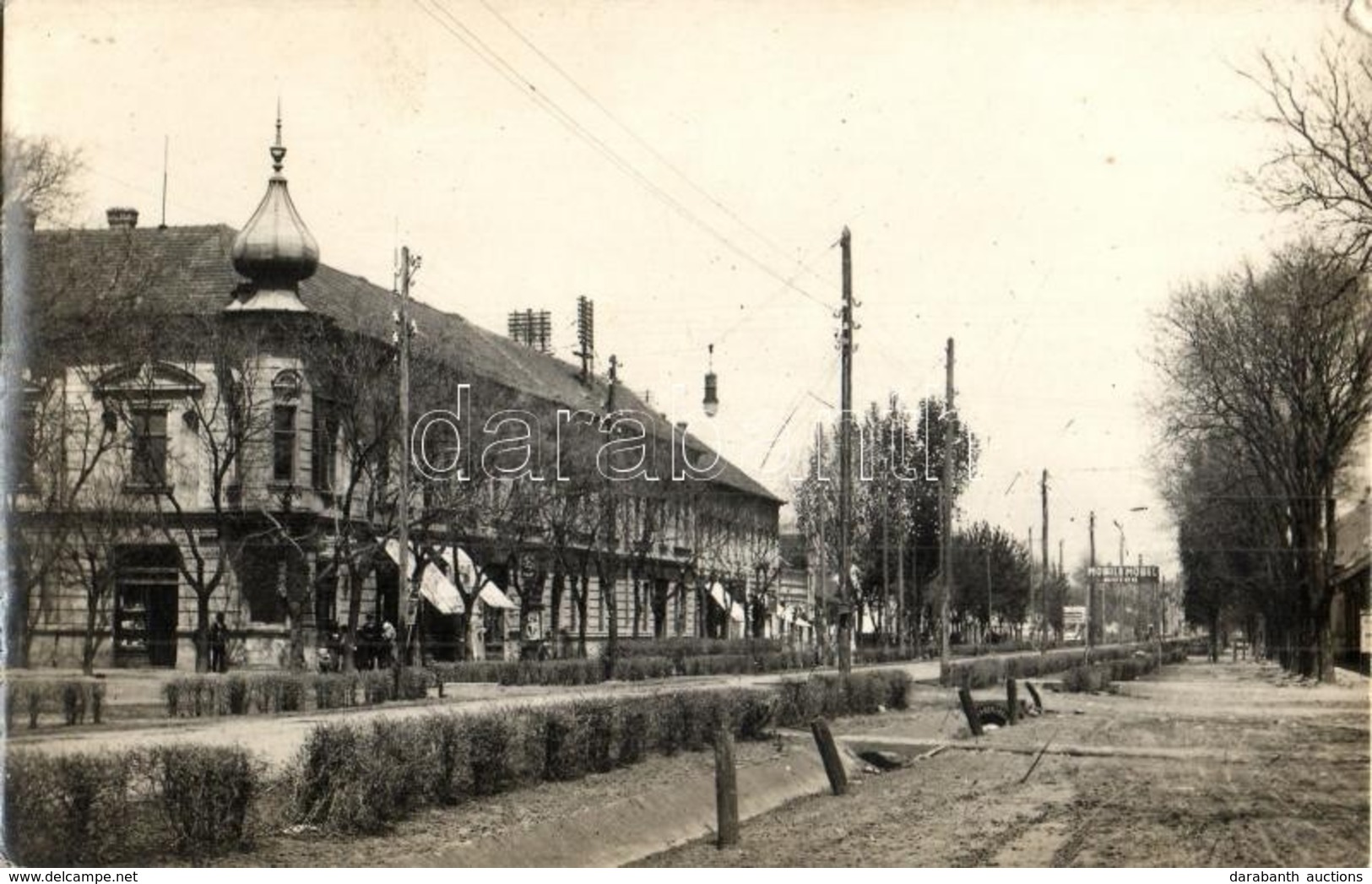 ** T2 Zsombolya, Hatzfeld, Jimbolia; Mária Királyné út, Bútor, üzletek / Bulev. Regina Maria / Street View With Shops - Non Classés