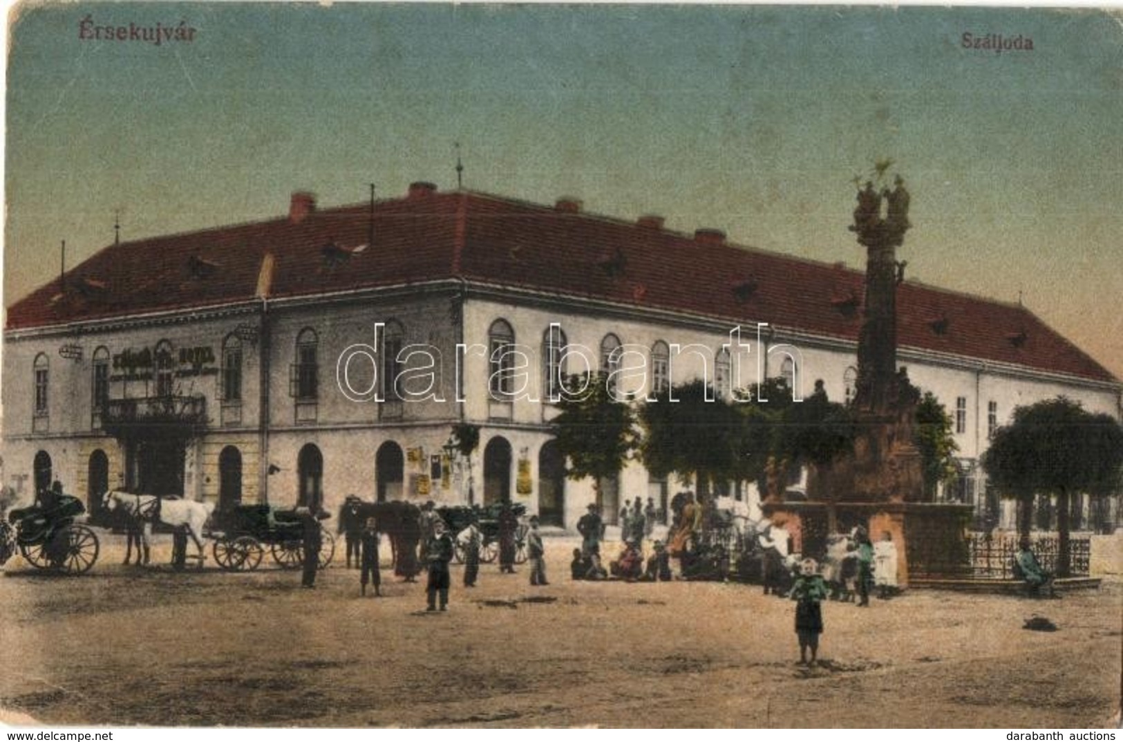 ** T2 Érsekújvár, Nové Zámky; Arany Oroszlán Szálloda, Szentháromság Szobor / Hotel And Trinity Statue - Zonder Classificatie